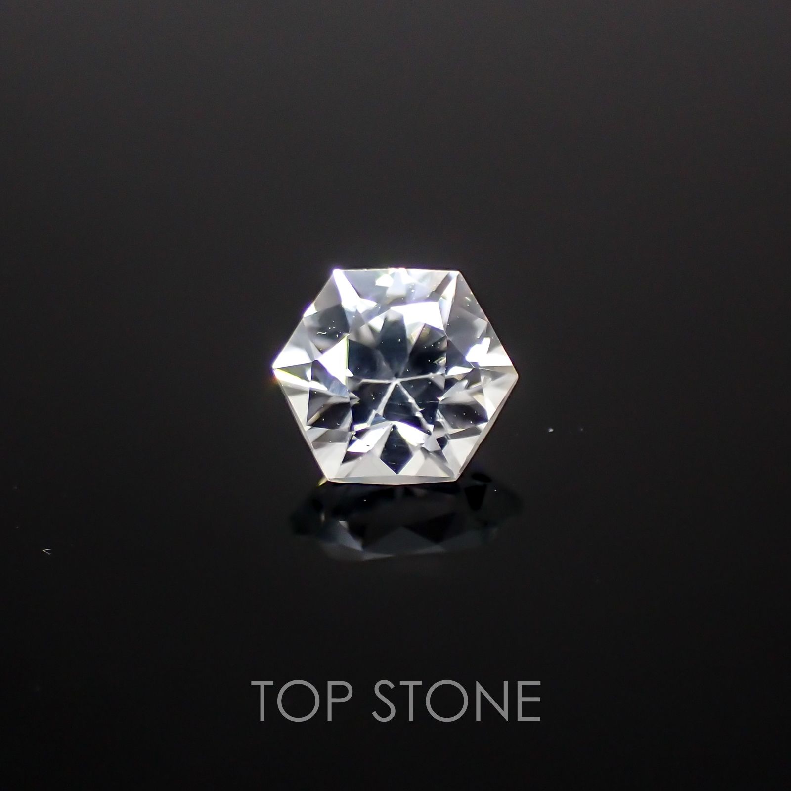 ◇ヘキサゴンカット◇カラーレスジルコン(宝石名ジルコン) カンボジア産 1.01ct 識別済[210410478]5×5mm前後