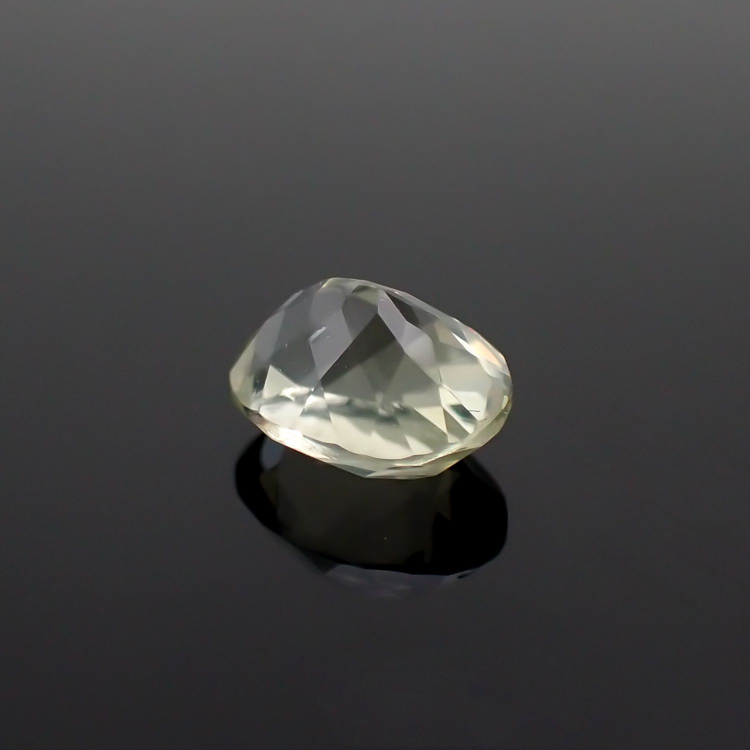 シリマナイト(宝石名シリマナイト)インド産 1.84ct 識別済[221018462]8.1x6.2mm前後
