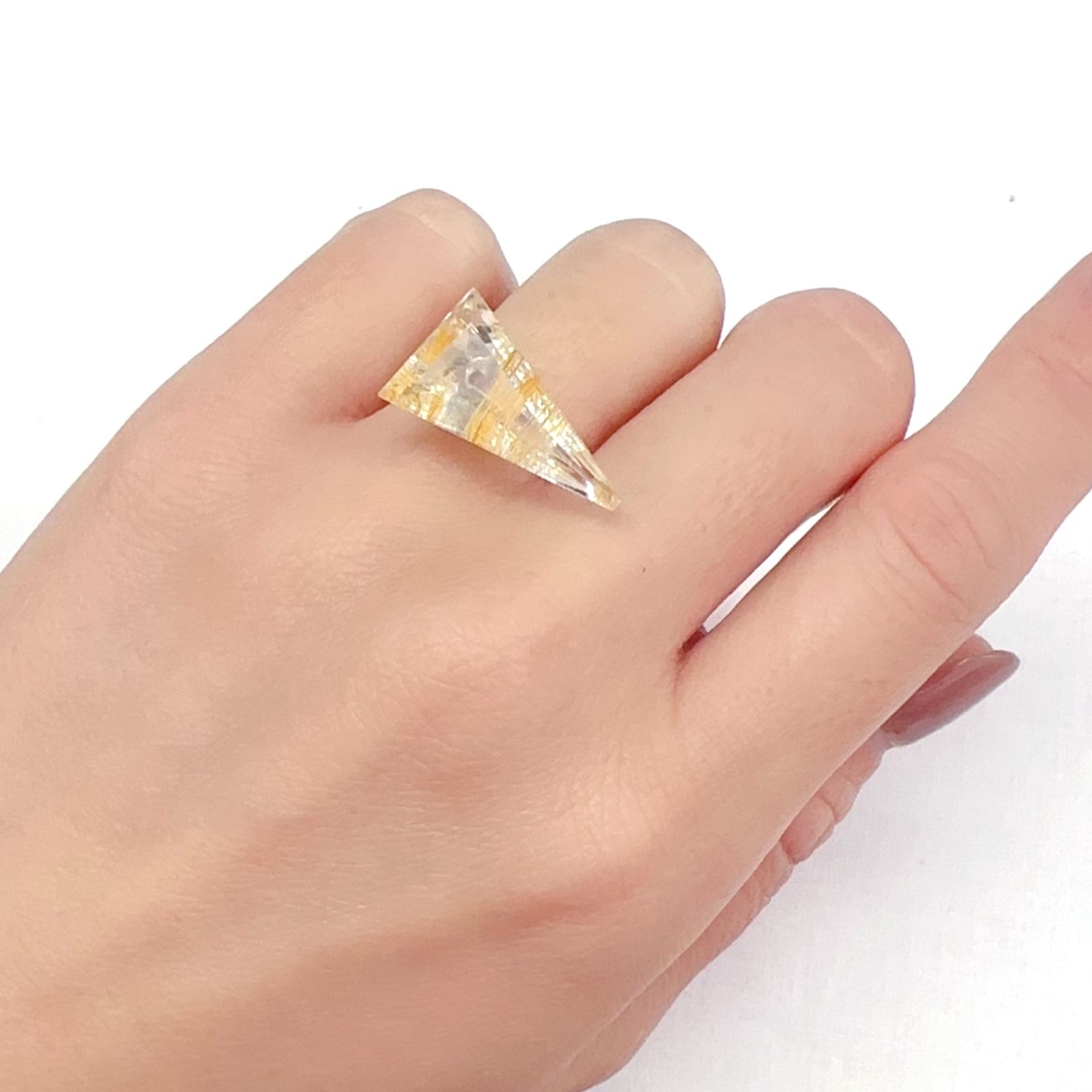 ニードルイントパーズ(チューブイントパーズ) ブラジル・ミナスジェライス州産 8.49ct[240225883]21.5x12.1mm前後