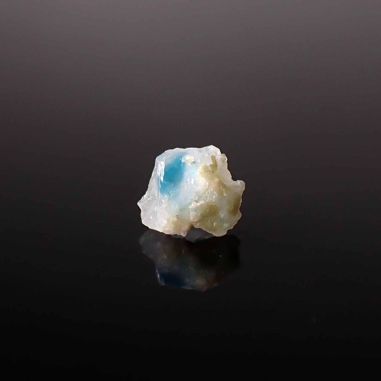 ユークレース 原石 ブラジル産 4.83ct / 10.6x11.3mm前後 [260231729]