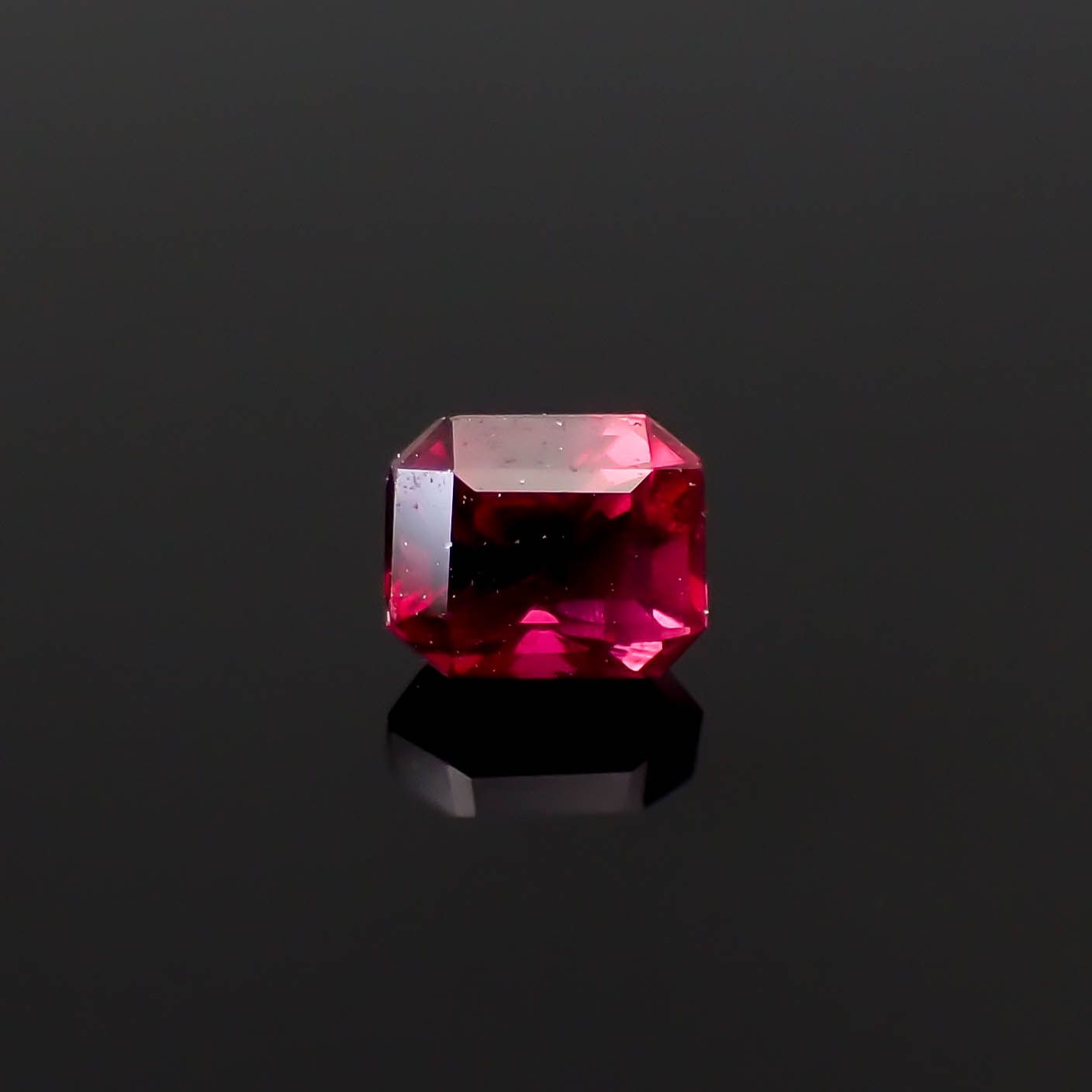 ルビー 非加熱 マダガスカル産 0.23ct [250630504]3.5x2.9mm前後
