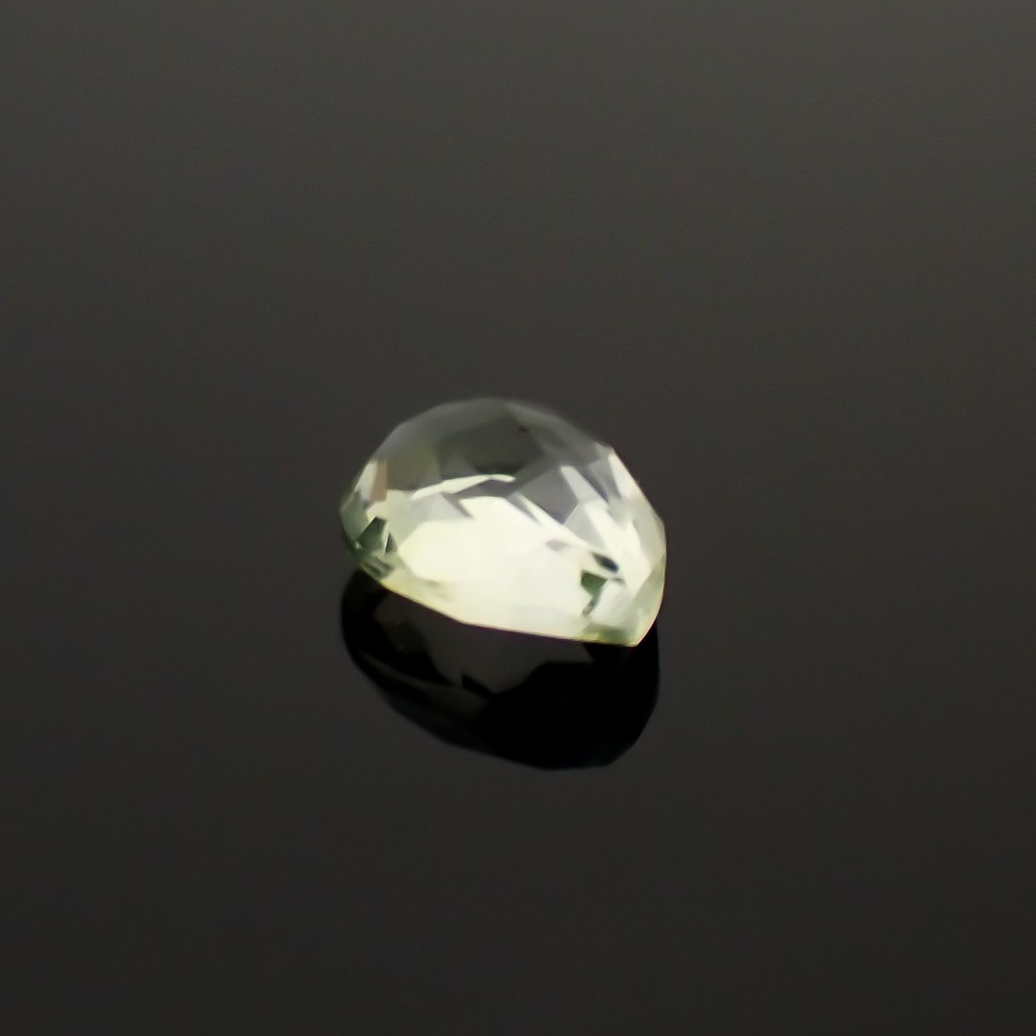 ハイアライトオパール(宝石名オパール) メキシコ産 0.198ct ソ付(彩珠)[210611144]4.8×3.6mm前後