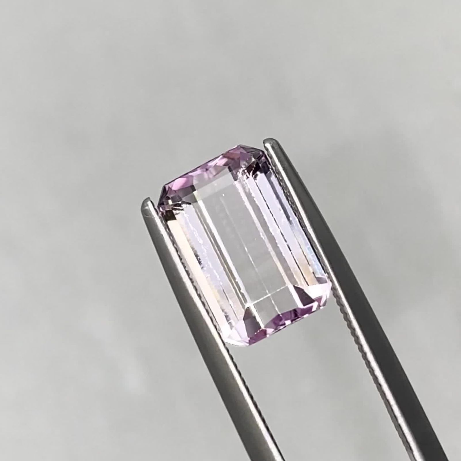 クンツァイト アフガニスタン産 3.30ct / 10.6x6.9mm前後 [231225139