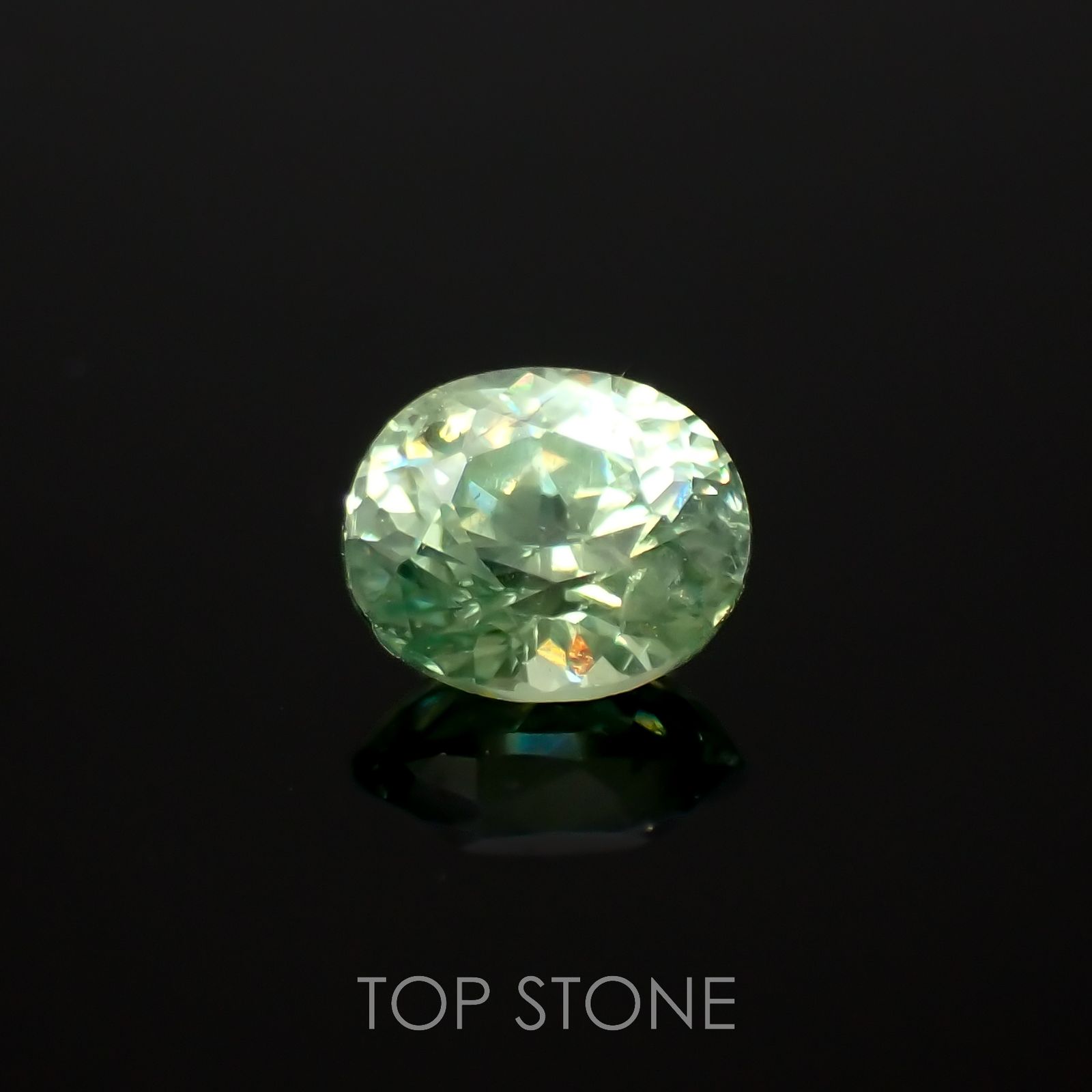 デマントイドガーネット ナミビア産 0.48ct[220917672]4.9x4.1mm前後