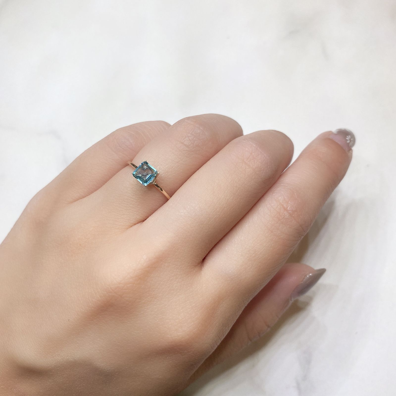 アパタイト(宝石名アパタイト) マダガスカル産 0.50ct 識別済[211013527]5.1×4.9mm前後