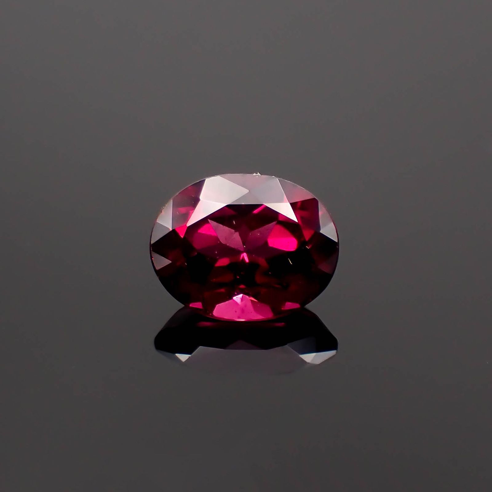 ロードライトガーネット(宝石名ロードライト・ガーネット)ブラジル産 1.87ct 識別済[221219563]8.3x6.6mm前後
