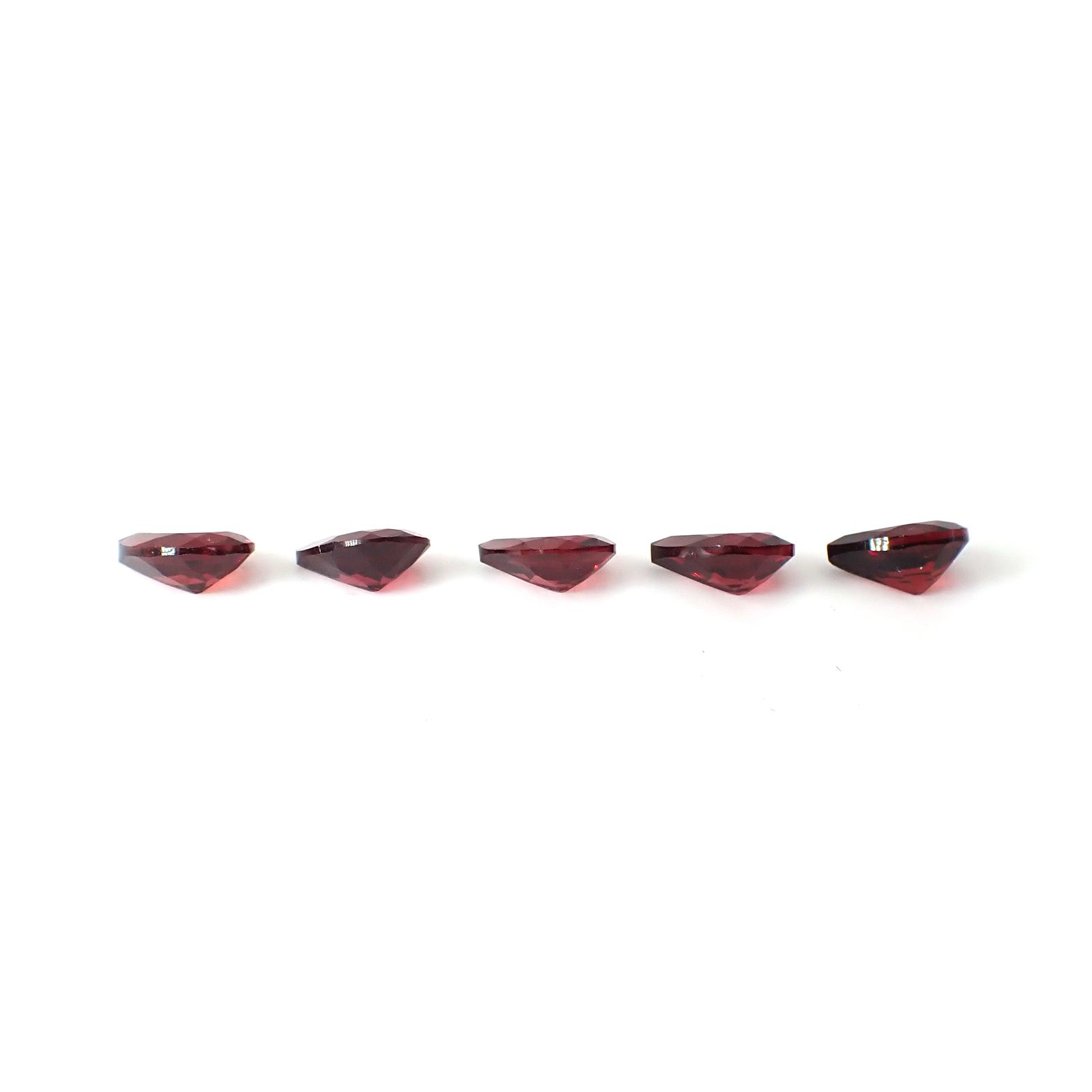 ◇ランダムセレクト◇パイロープアルマンディンガーネット モザンビーク産 約1.20ct / 8.1x6.1mm前後 [260532209]