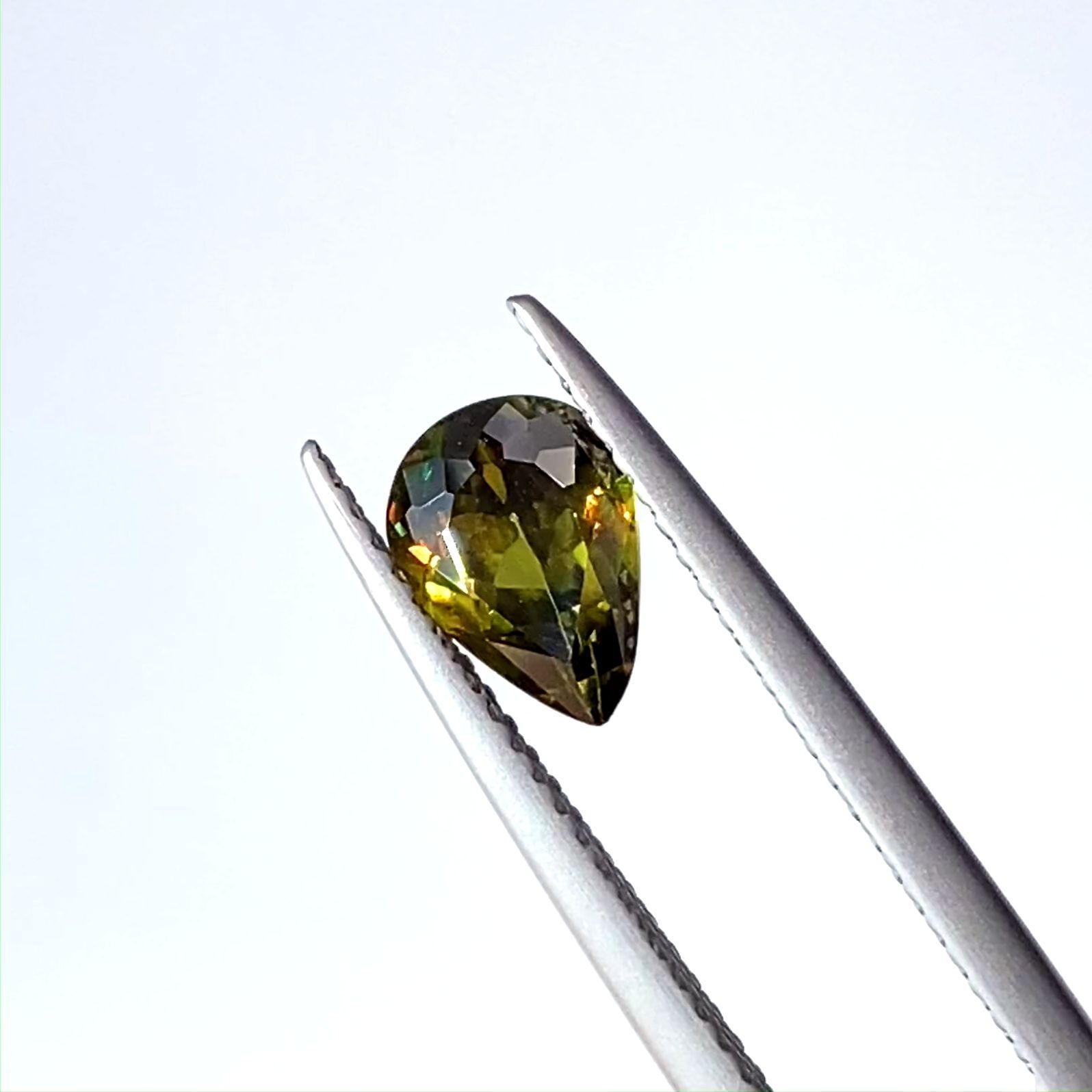 カラーチェンジスフェーン パキスタン産 0.98ct[221119182]7.8x5