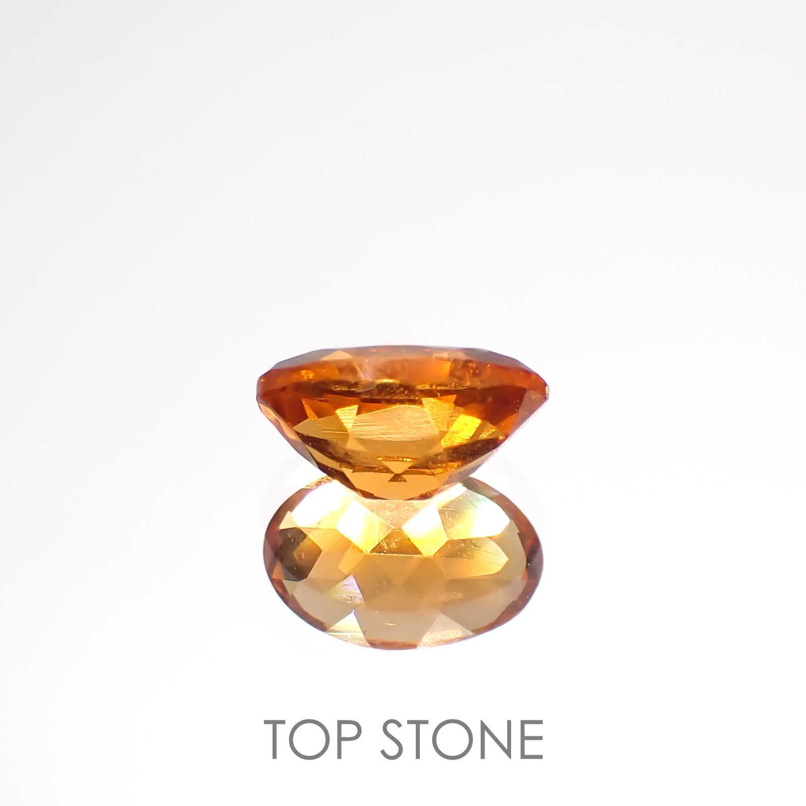 スペサルティンガーネット(宝石名ガーネット)タンザニア産 0.69ct 識別済[220817545]6.2x4mm前後