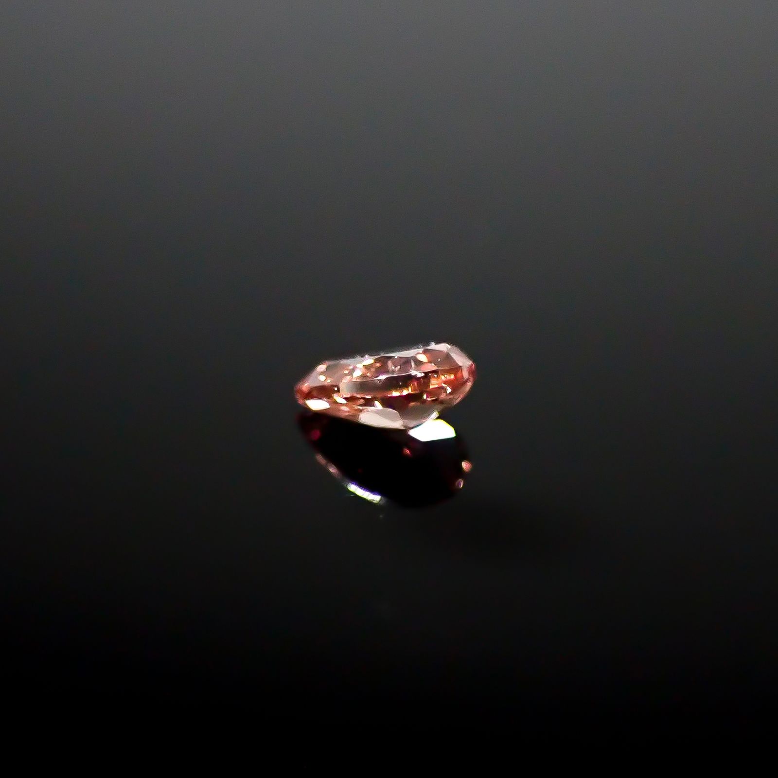 ピンクダイヤモンド(宝石名ダイアモンド VS-2/FANCY DEEP BROWNISH PINK) 0.037ct ソ付(AGT)[250129708]2.63x1.58mm前後
