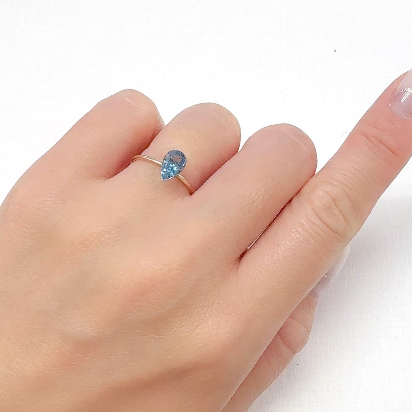 アクアマリン サンタマリアカラー マダガスカル産 0.79ct[240326970]7.8x5mm前後