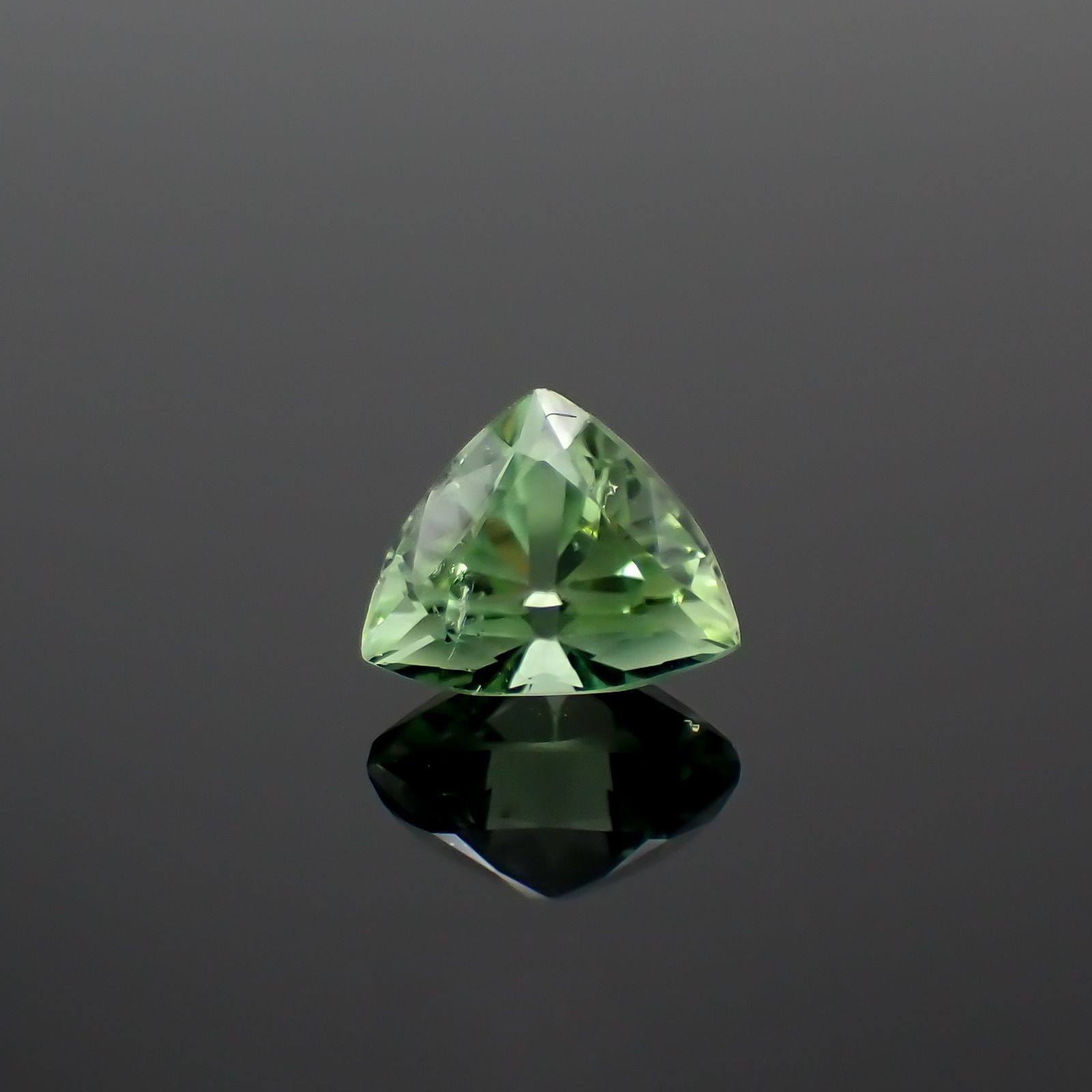 ミントトルマリン(宝石名トルマリン)アフガニスタン産 識別済 0.83ct / 5.4x6.5mm前後 [260320977]