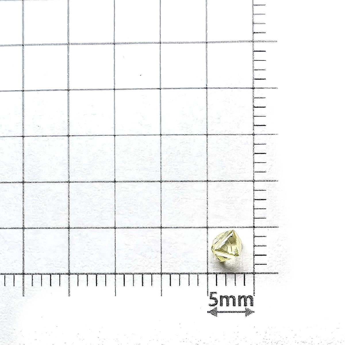 ソーヤブルダイヤモンド 原石(成長丘あり/Growth Hillock) ※通し穴あり(宝石名ダイアモンド) 0.28ct 識別済[230923448]4.1x3.9mm前後
