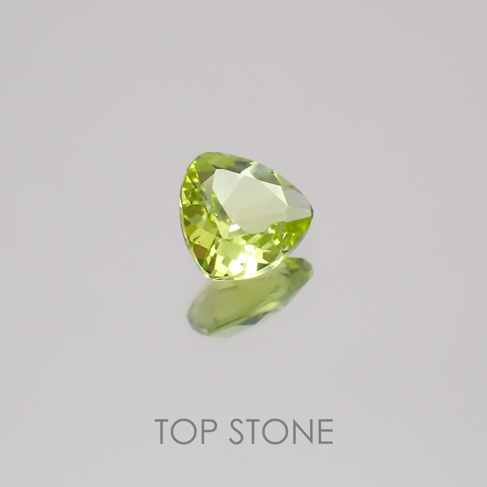 グリーンエンスタタイト カメルーン産 ルース 0.42ct[20128851]5.1×4.9mm前後