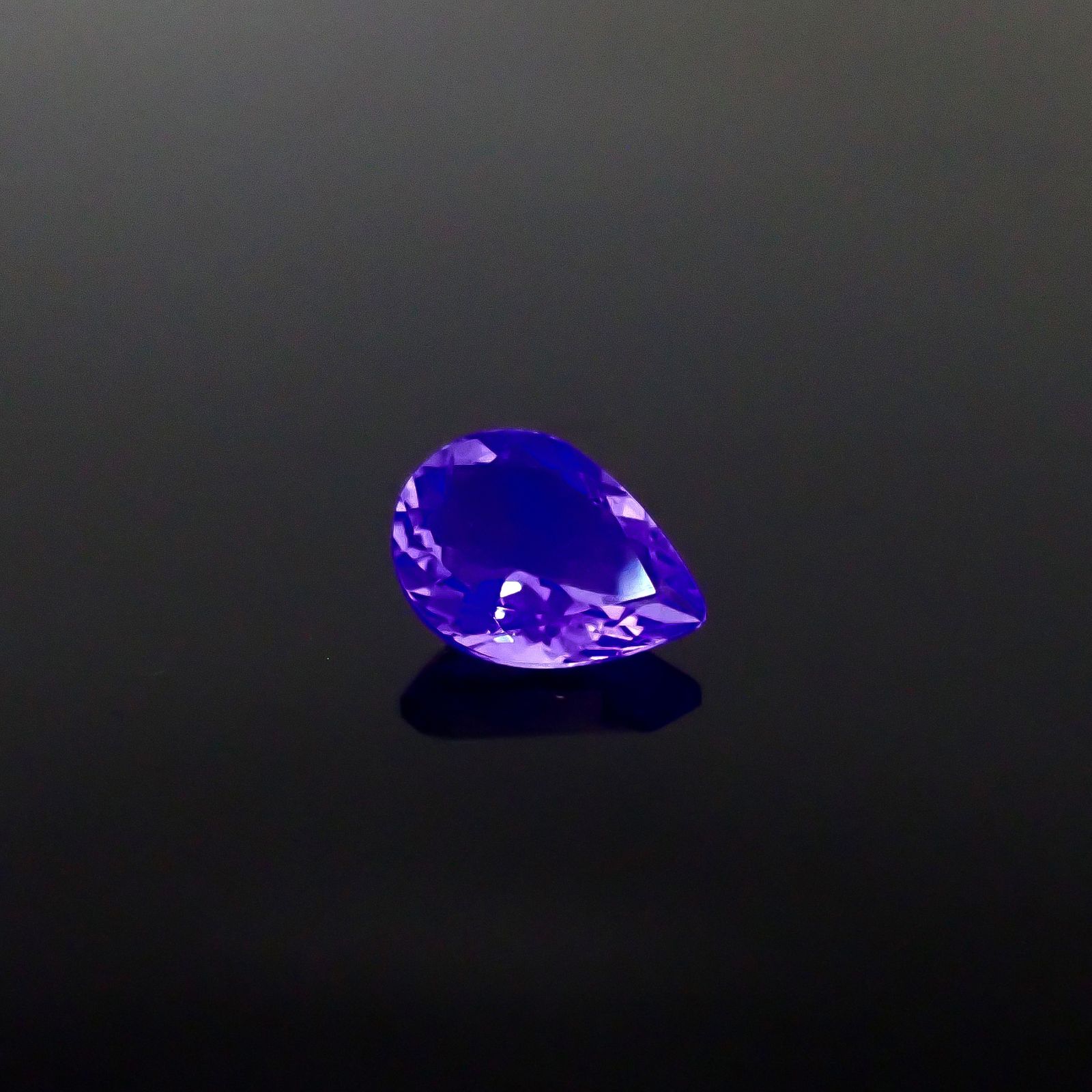 フローライト フルオレッセンス アフガニスタン産 1.91ct [250630521]9.8x7mm前後