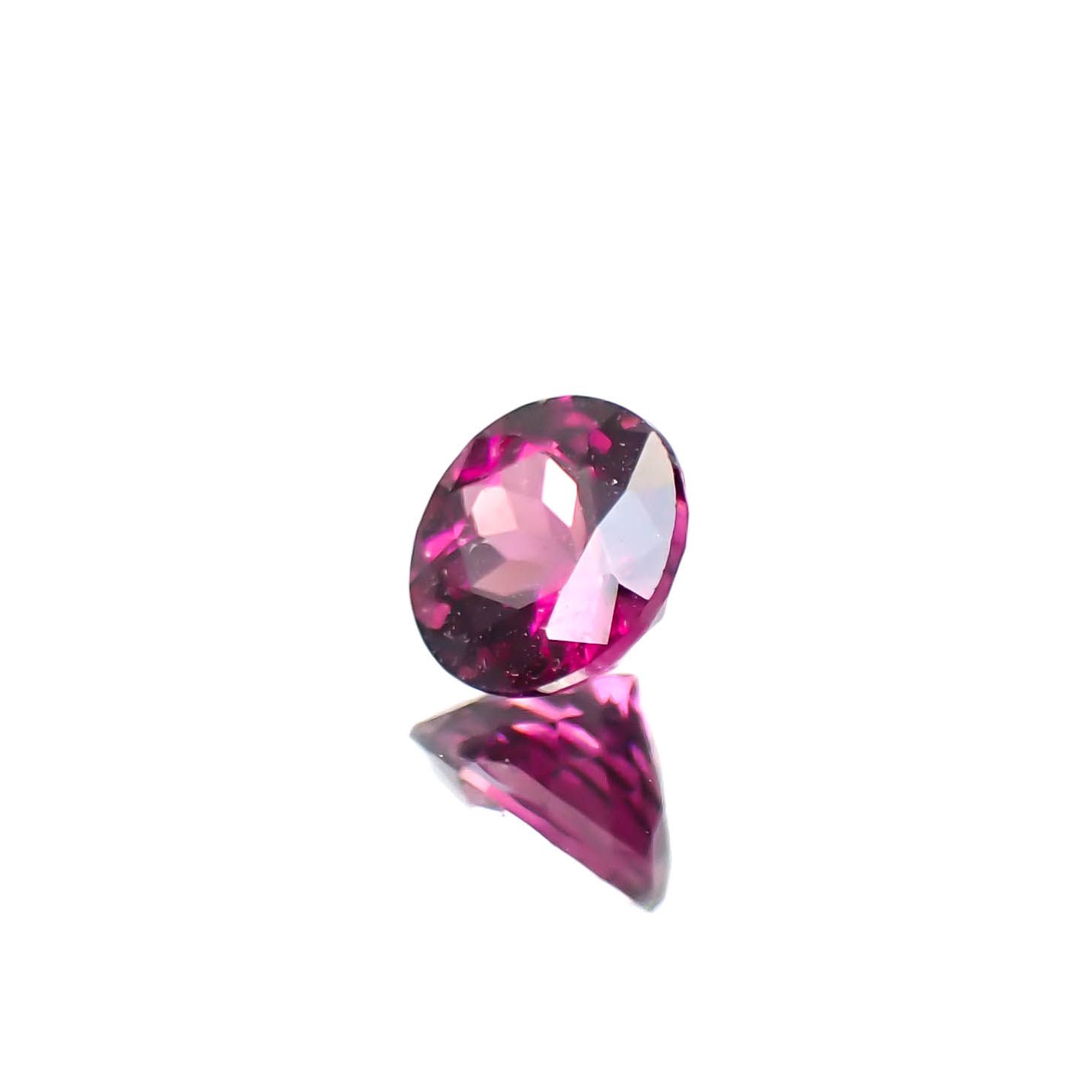 ロードライトガーネット(宝石名ガーネット)ブラジル産 0.72ct 識別済[250530368]5.2x5.2mm前後