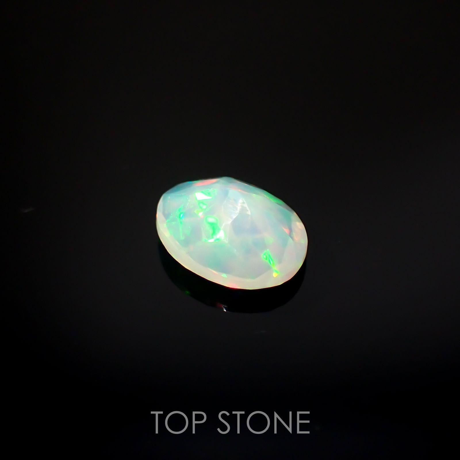 エチオピアオパール(宝石名オパール)エチオピア産 0.59ct 識別済[220114790]7.6x5.9mm前後