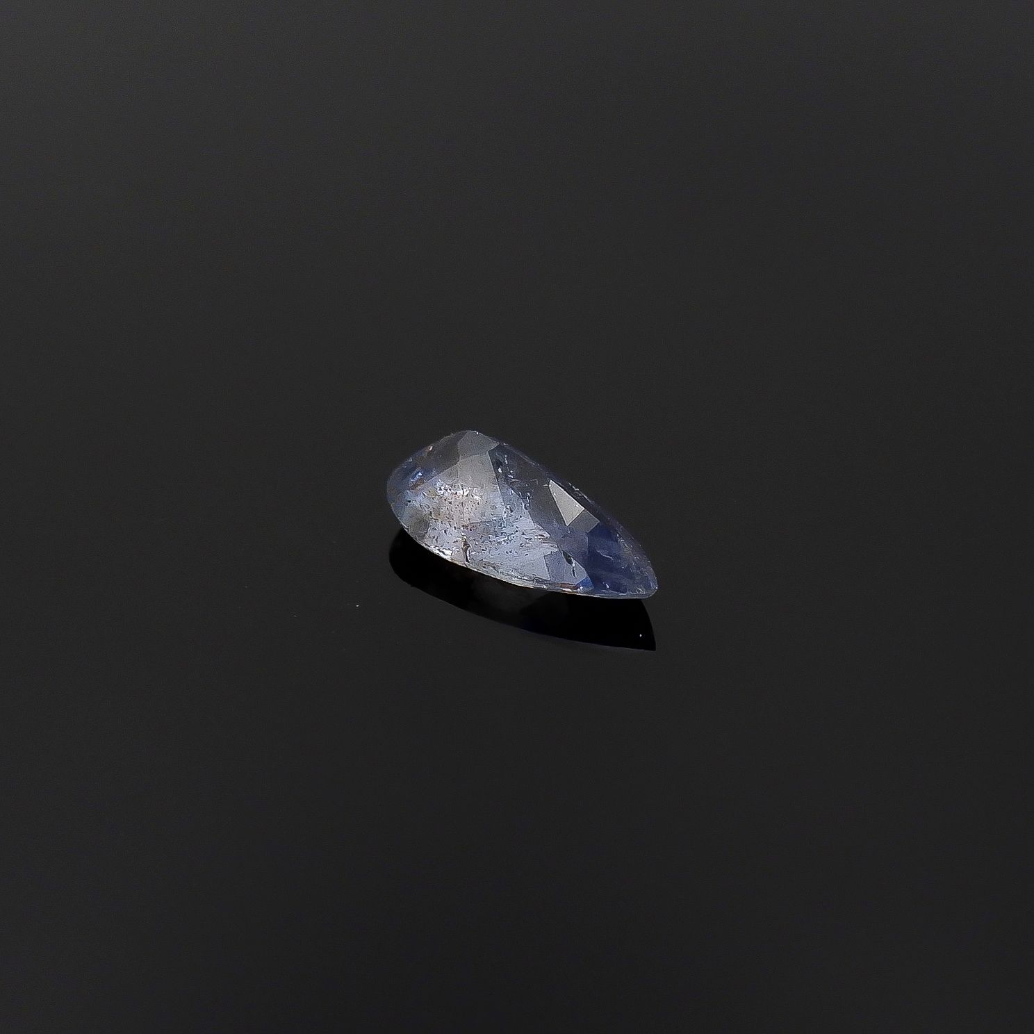 ジェレメジェバイト(宝石名エレメージェバイト)ナミビア産 ソ付(彩珠) 0.311ct / 6.6x3.4mm前後 [230823131]