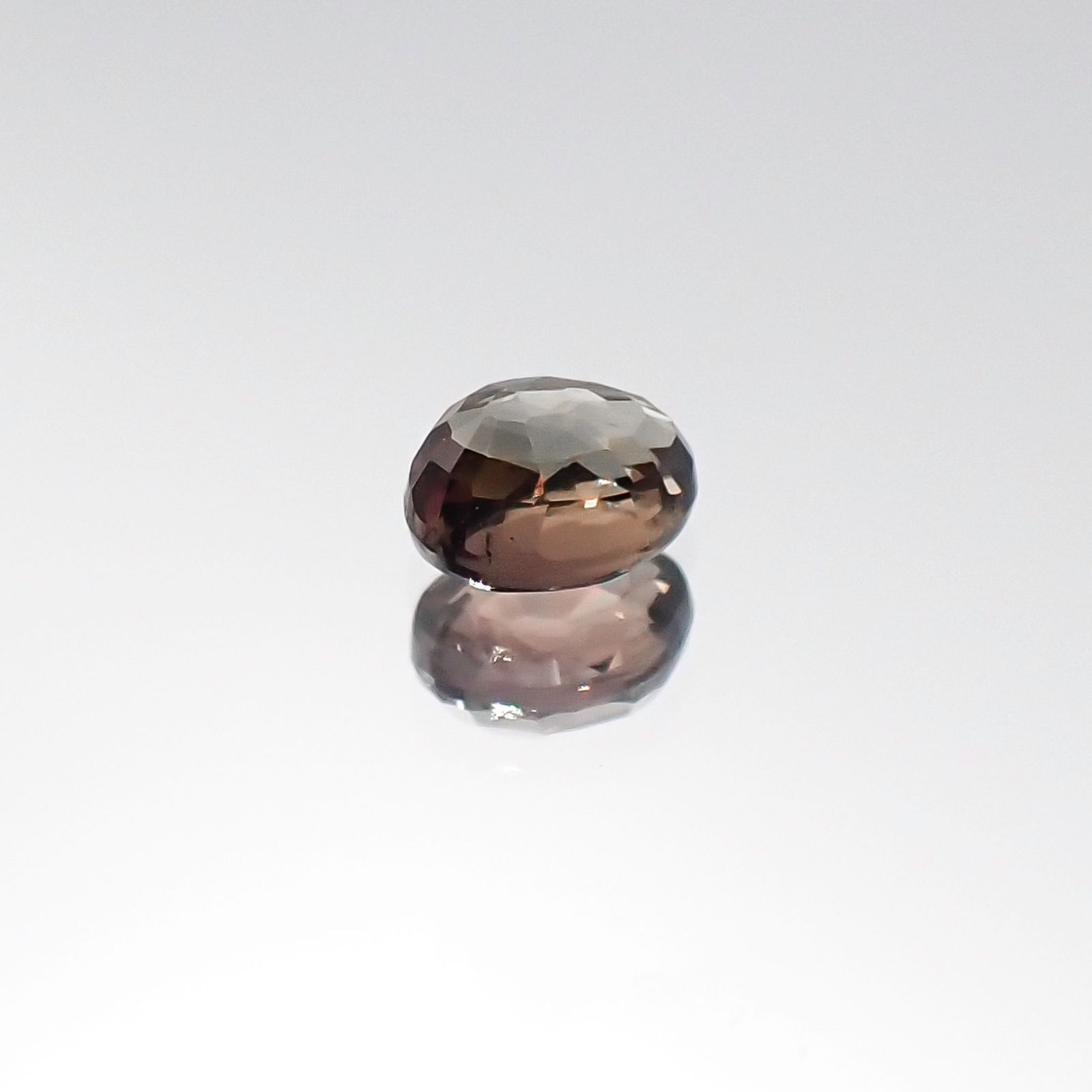 カラーチェンジサファイア 非加熱(宝石名サファイア)タンザニア産 0.38ct 識別済[231023982]4.3x3.5mm前後