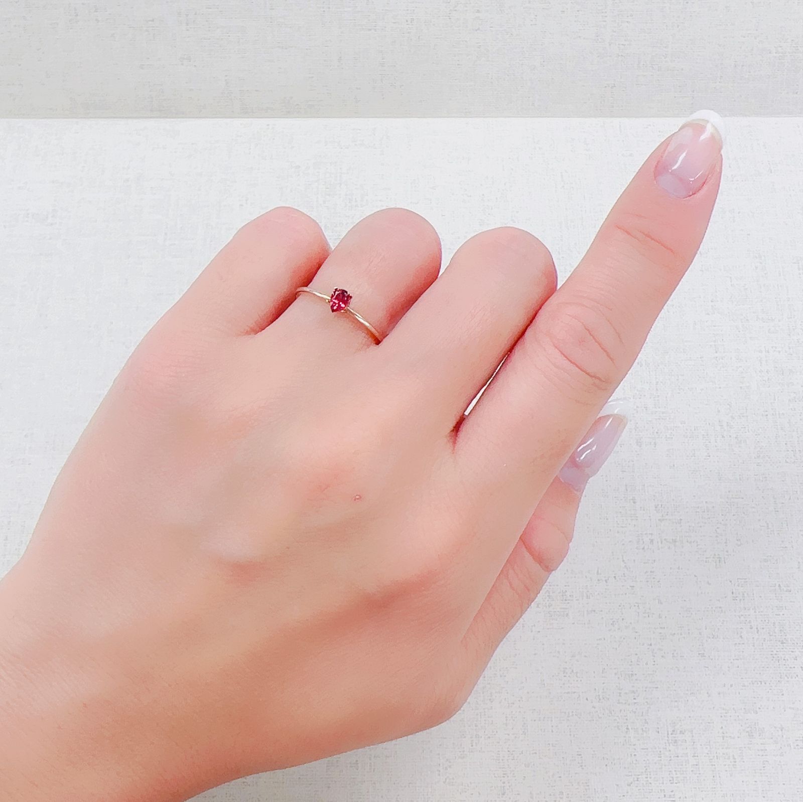 レッドスピネル(宝石名スピネル)タンザニア産 0.21ct 識別済[230522103]4.2x3.1mm前後