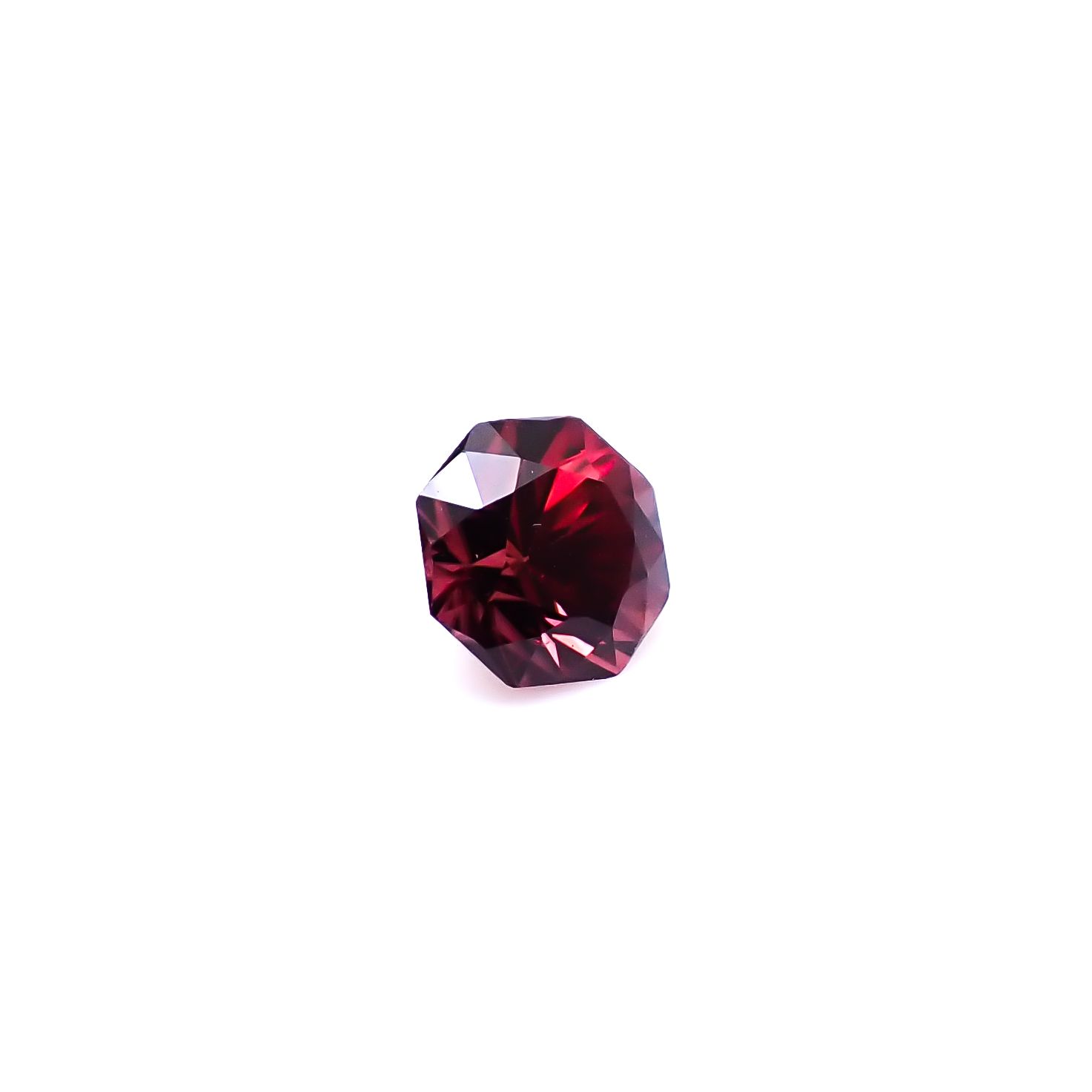 ◇オクタゴンカット◇レッドジルコン(宝石名ジルコン)スリランカ/カンボジア産 識別済 0.82ct / 5x5mm前後 [260732550]