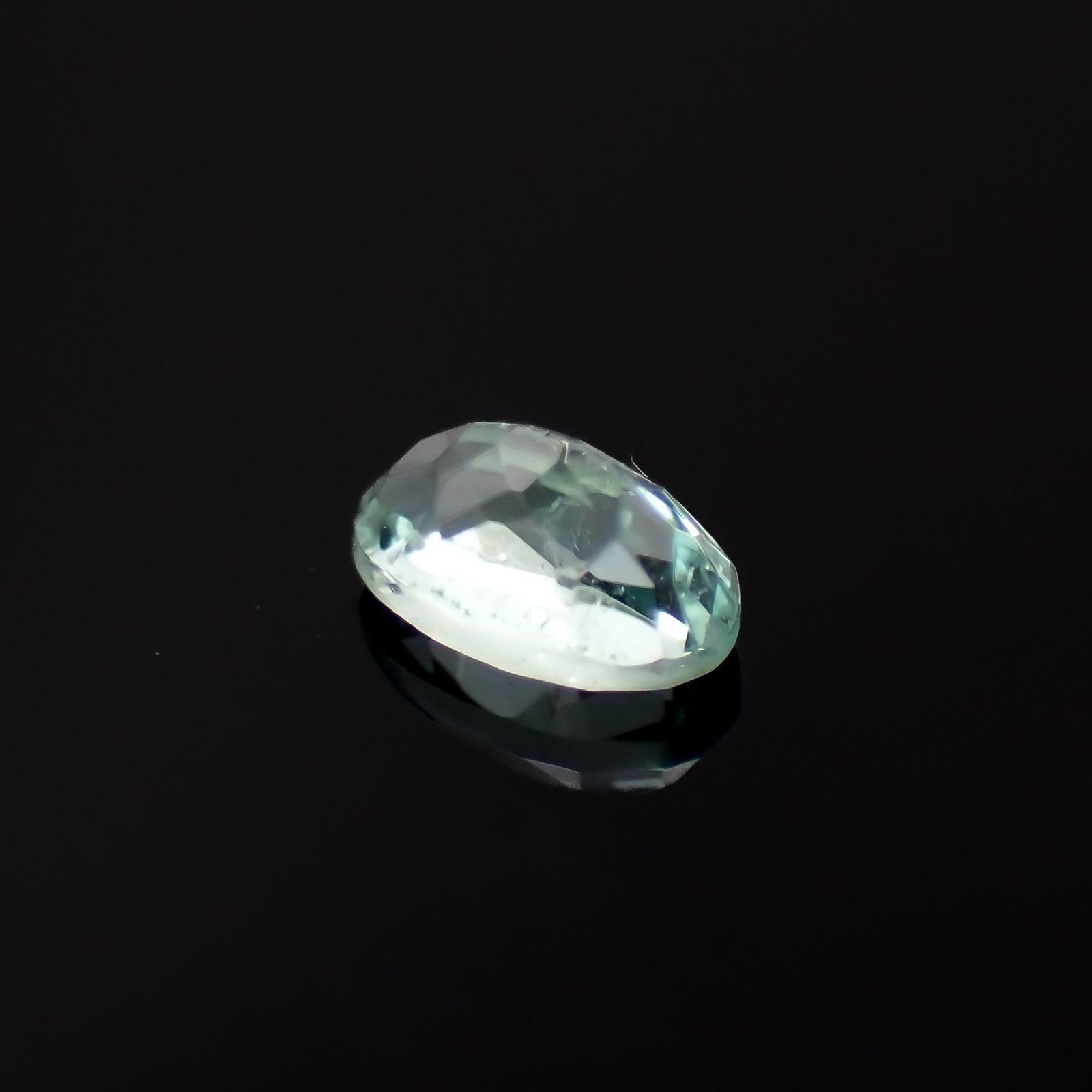 パライバトルマリン モザンビーク産 0.30ct / 5.1x3.1mm前後 [230220374]