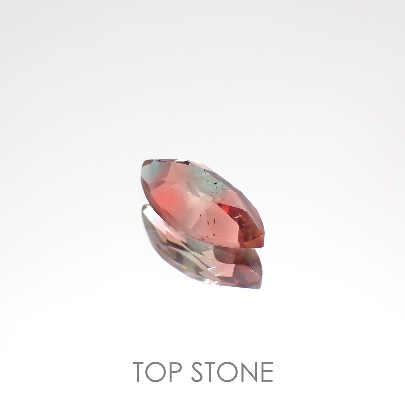 バイカラーアンデシン(宝石名アンデシン)チベット産 0.77ct 識別済[220115264]9.1x4.6mm前後