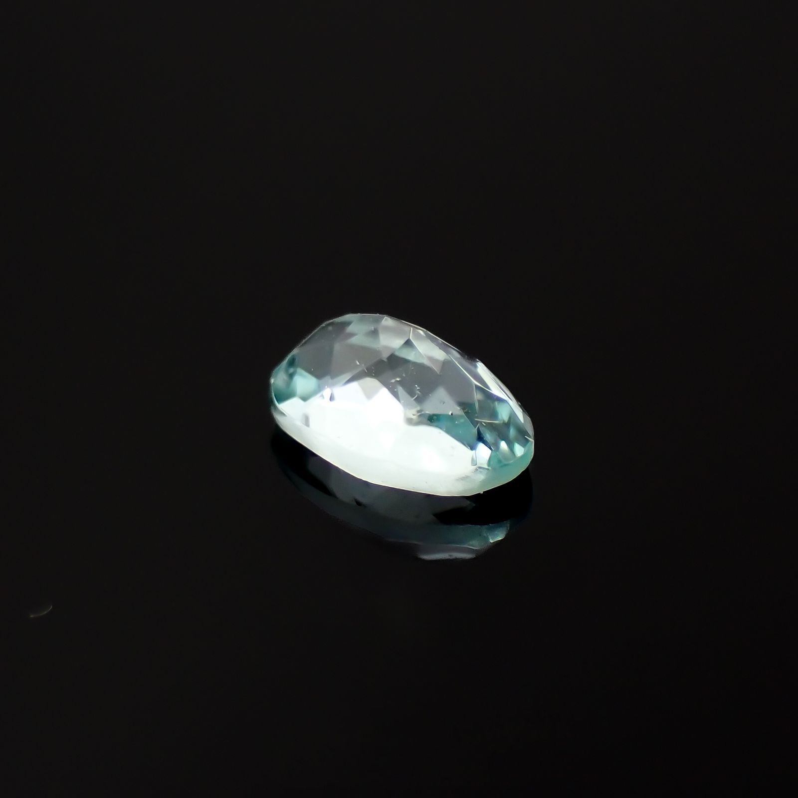 パライバトルマリン モザンビーク産 0.27ct / 5.1x3.1mm前後 [230220372]