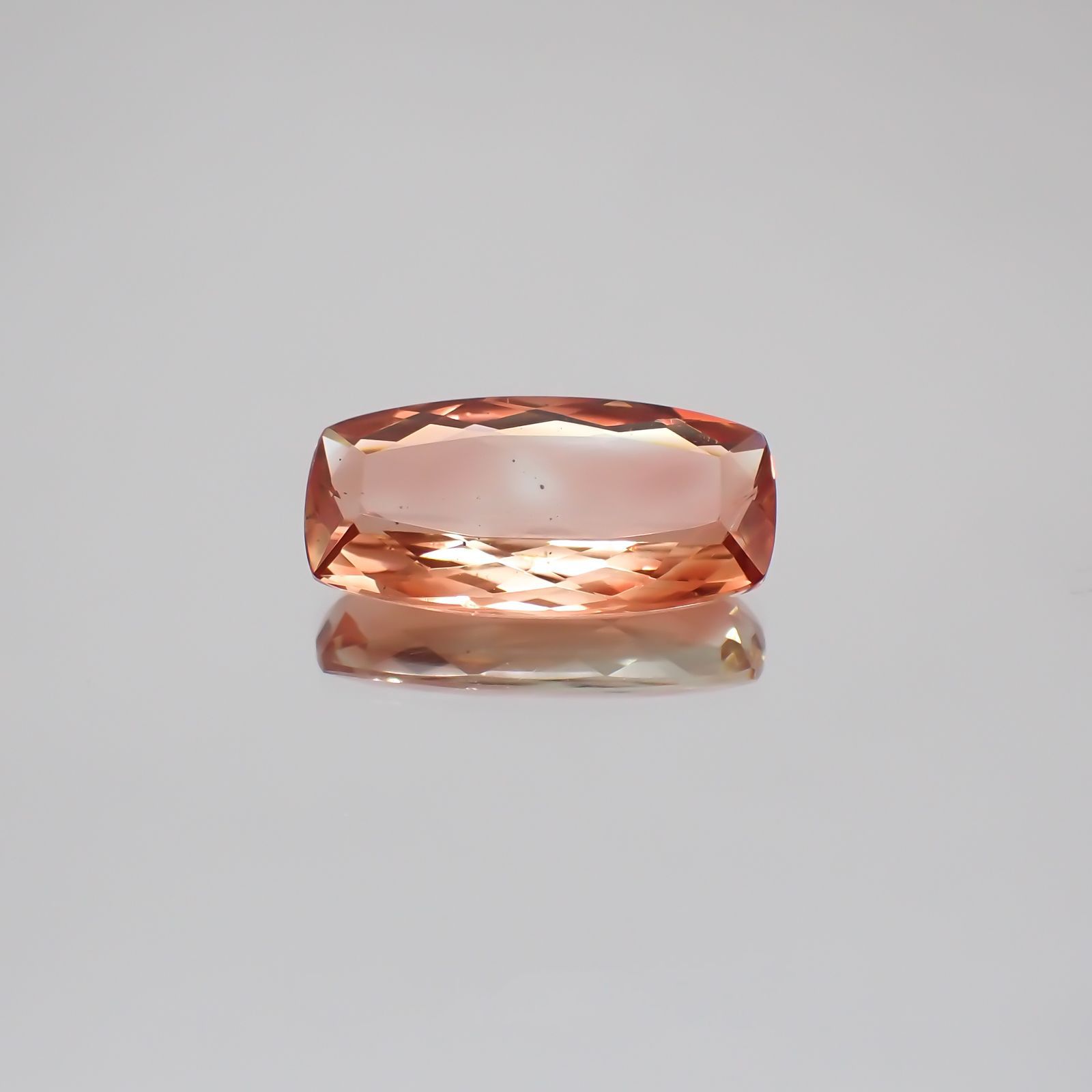 オレゴンサンストーン(宝石名ラブラドライト・サンストーン)アメリカ・オレゴン州産 4.416ct ソ付(彩珠)[230622268]16.4x8.3mm前後