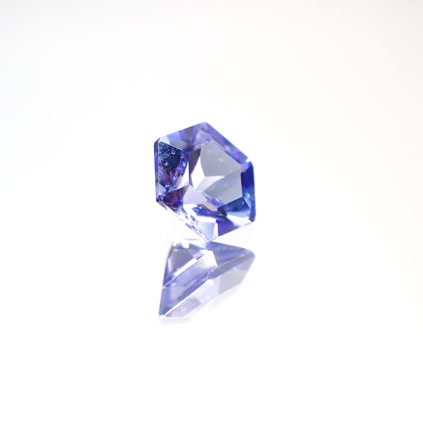◇ヘキサゴンカット◇タンザナイト(宝石名タンザナイト)タンザニア産 0.49ct 識別済[220113851]4.8x4.7mm前後