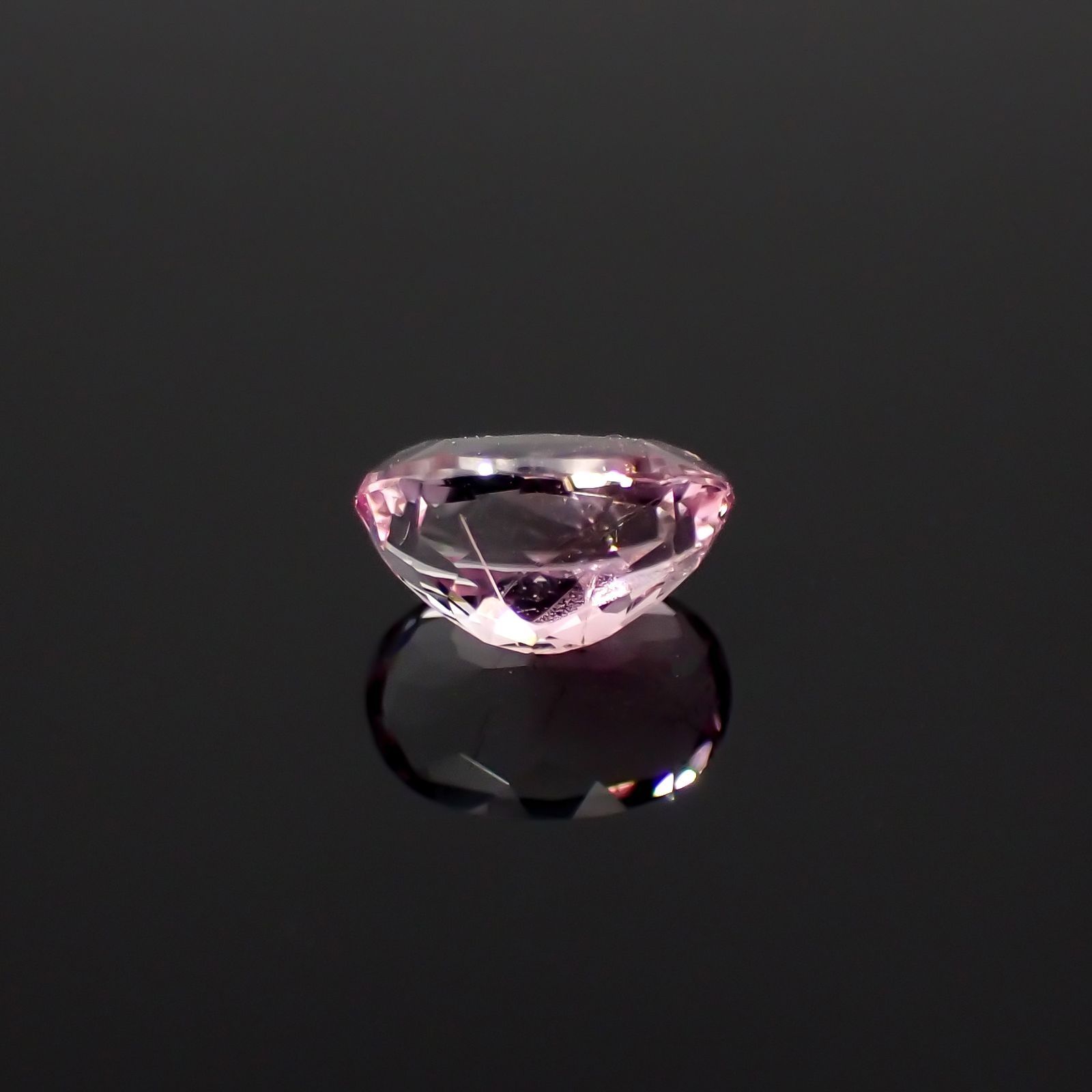 ピンクポードレッタイト (宝石名ピンク・ポードレッタイト )ビルマ産 ソ付(彩珠) 0.574ct / 6.4x4.5mm前後 [231023923]