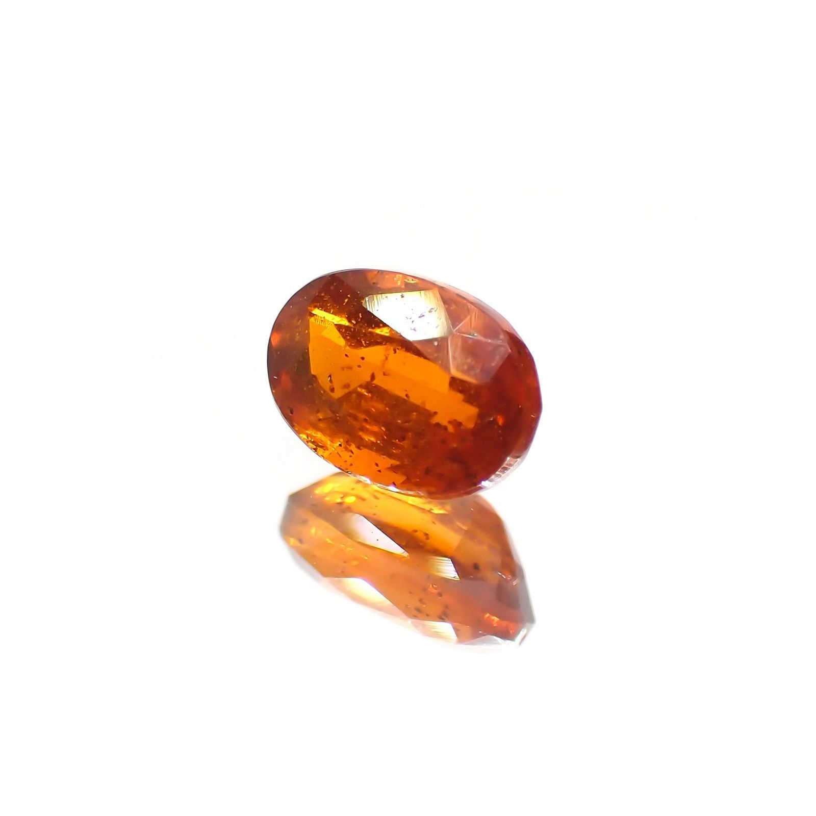 オレンジカイヤナイト(宝石名カイヤナイト) ネパール産 0.74ct 識別済[210310582]6.1×4mm前後