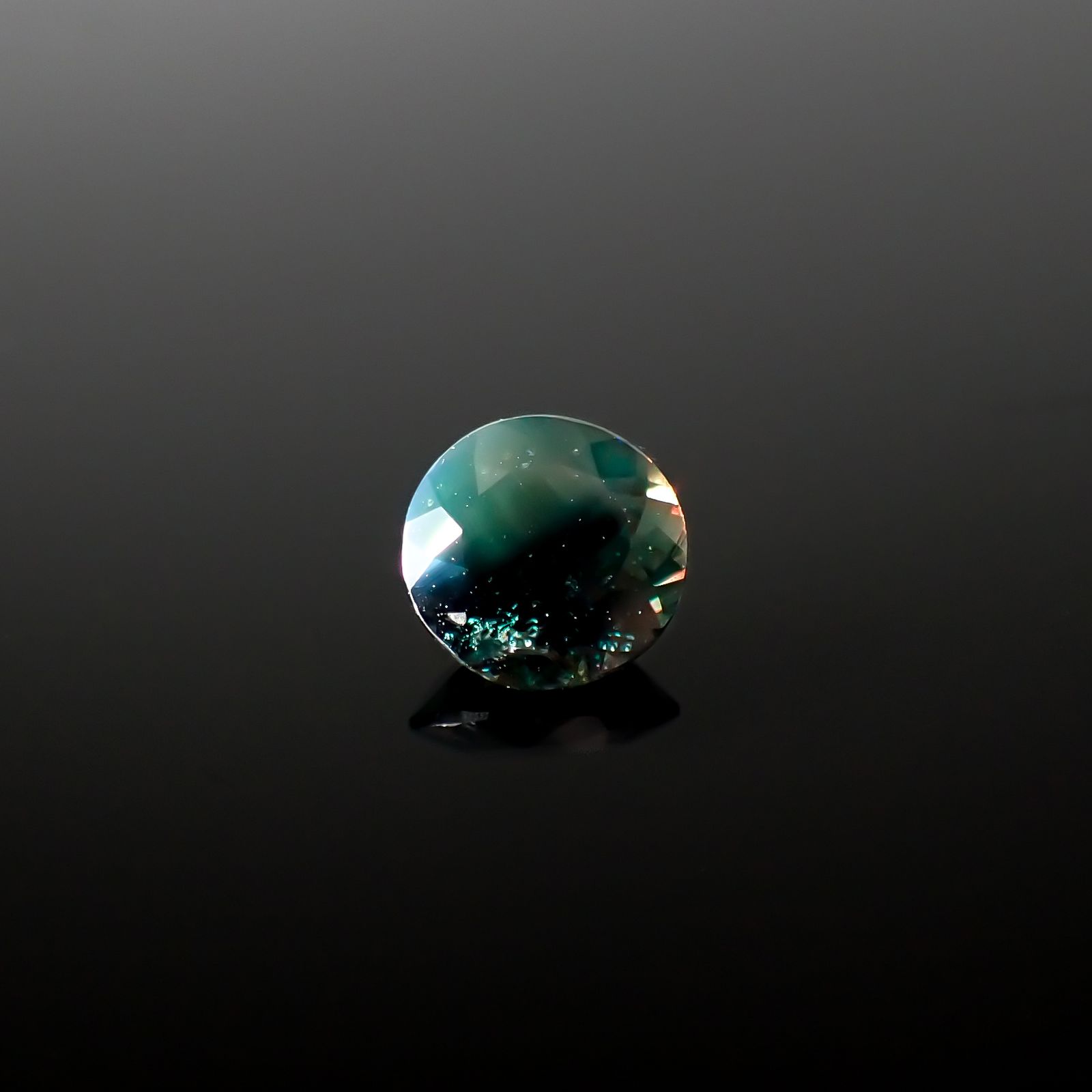 アレキサンドライト(宝石名アレキサンドライト)タンザニア産 1.379ct 日独鑑付[240327008]6.91x7.01mm前後