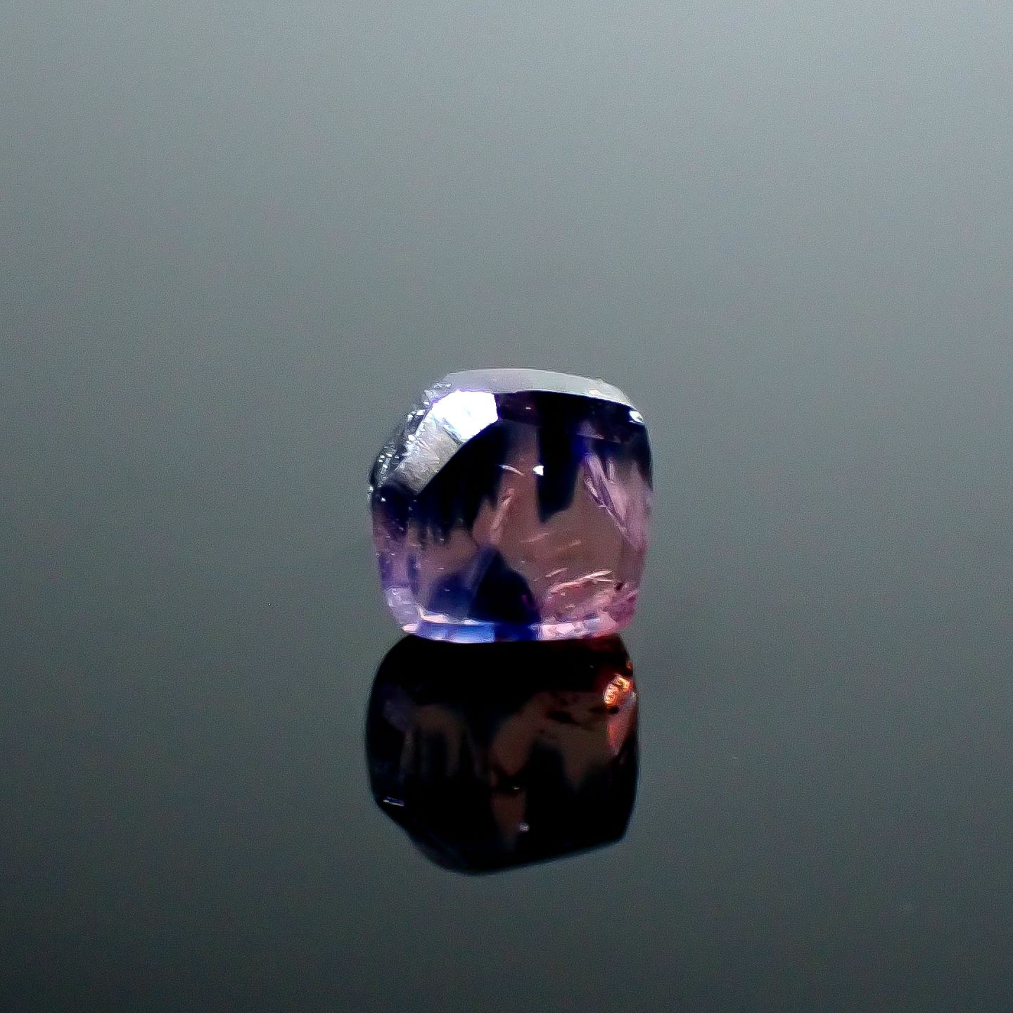 ウィンザーサファイア原石スライス タンザニア・ウィンザー産 0.66ct [250730833]4.7x4.8mm前後