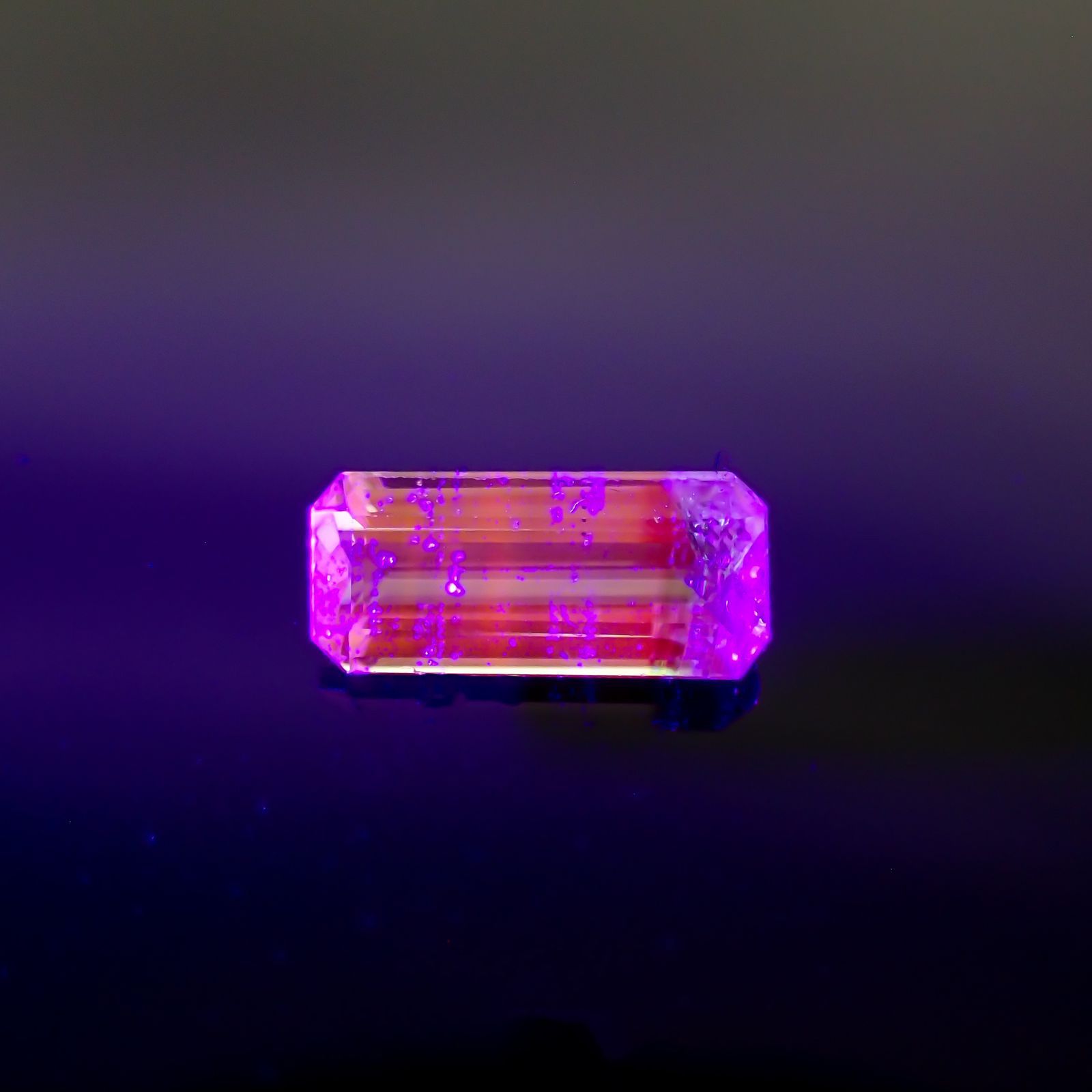 バイカラーツァボライト(宝石名グリーン グロッシュラー・ガーネット)タンザニア産 1.03ct 識別済[231124258]8.6x3.8mm前後