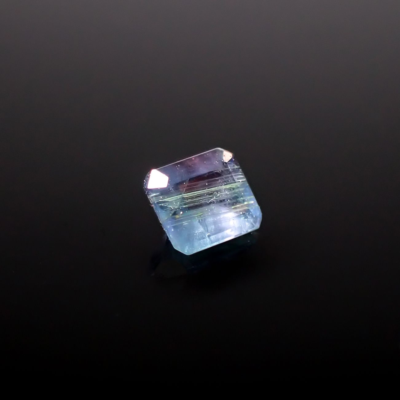 バイカラーパライバトルマリン 非加熱 ブラジル産 0.23ct [241129453]4x3.5mm前後