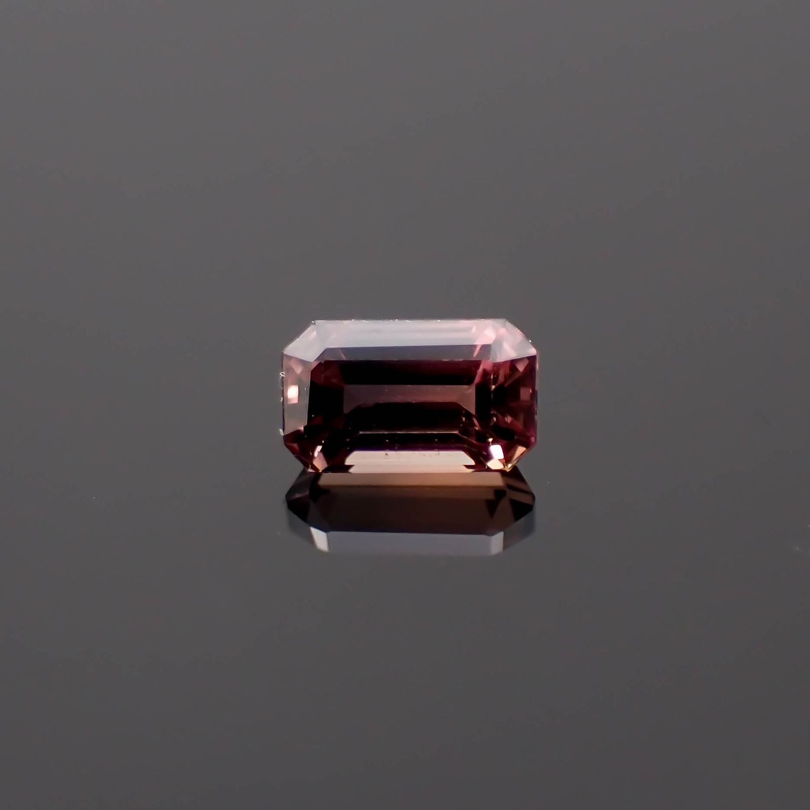 バイカラーサファイア(宝石名バイカラー・サファイア)タンザニア産 0.26ct 識別済[230622377]4.2x2.5mm前後