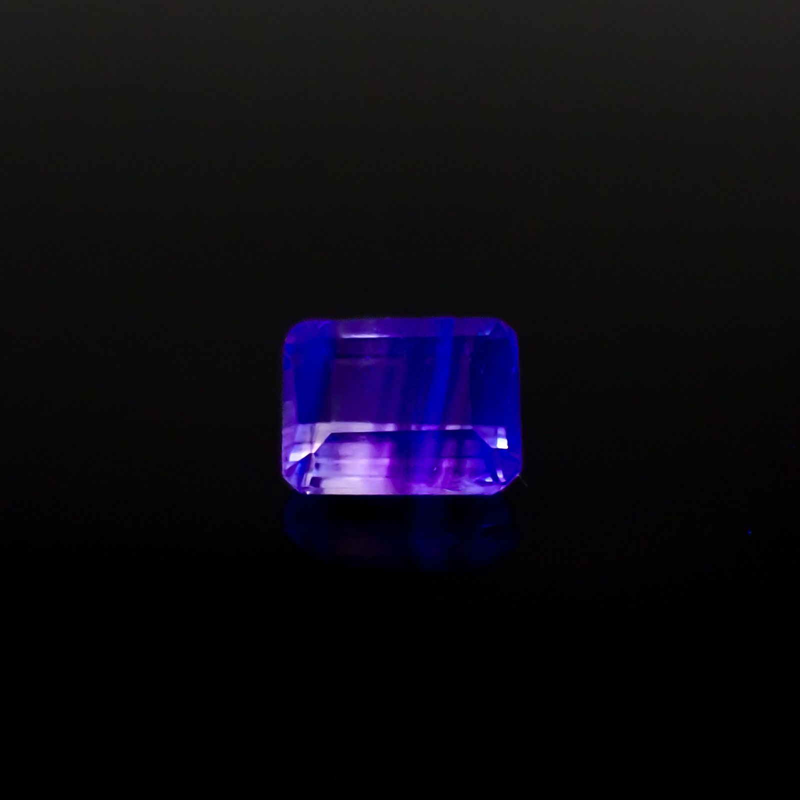 パーティカラーフローライト フルオレッセンス ブラジル産 2.91ct[240828641]8.9x7mm前後
