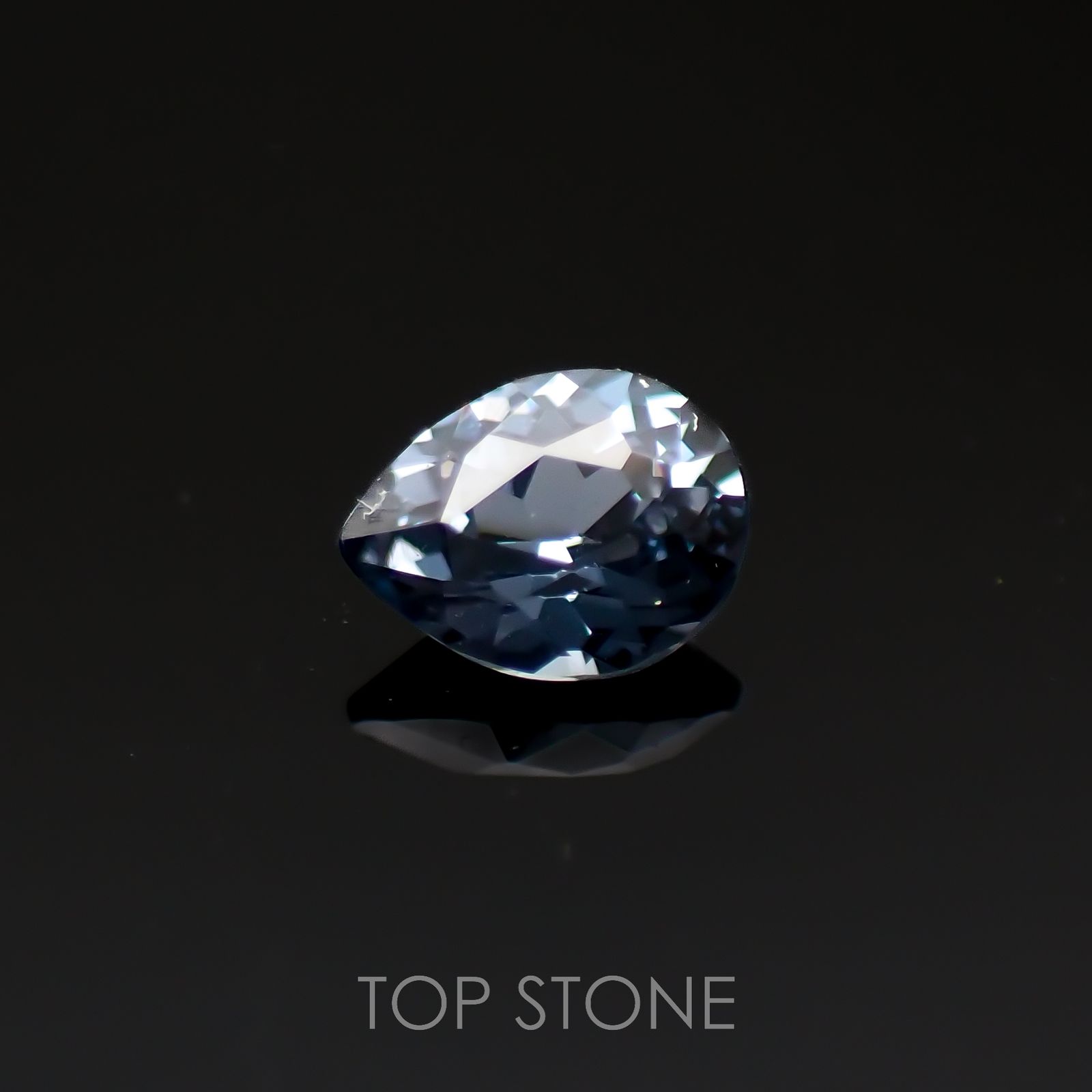 カラーチェンジガーネット アレキタイプ(宝石名ガーネット)マダガスカル・ベキリー産 0.12ct 識別済[220917665]3.5x2.7mm前後