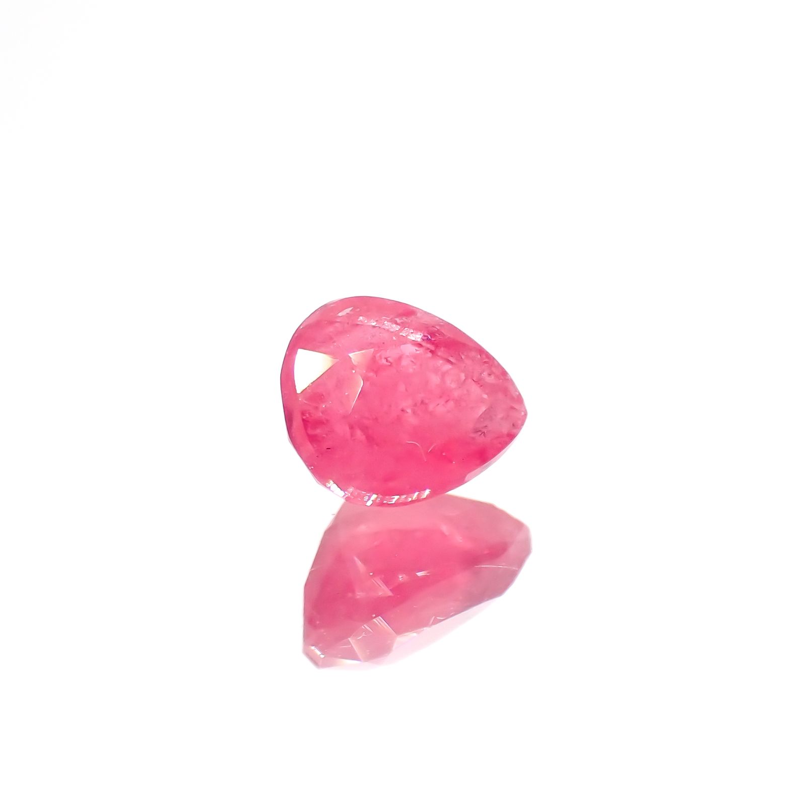 ツグツパイト(宝石名タグトゥパイト)グリーンランド産 0.366ct ソ付(彩珠)[230421430]5.2x4.2mm前後