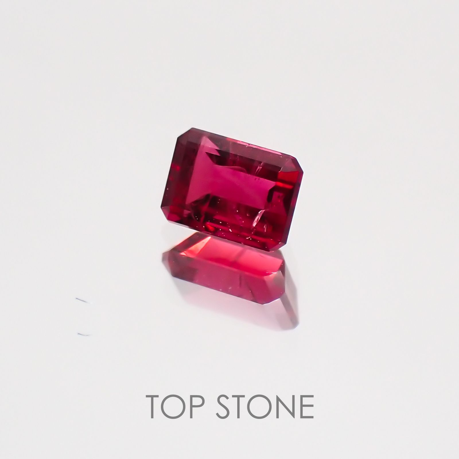 レッドベリル アメリカ・ユタ州産 ルース 0.2ct[]4.1×2.8mm前後