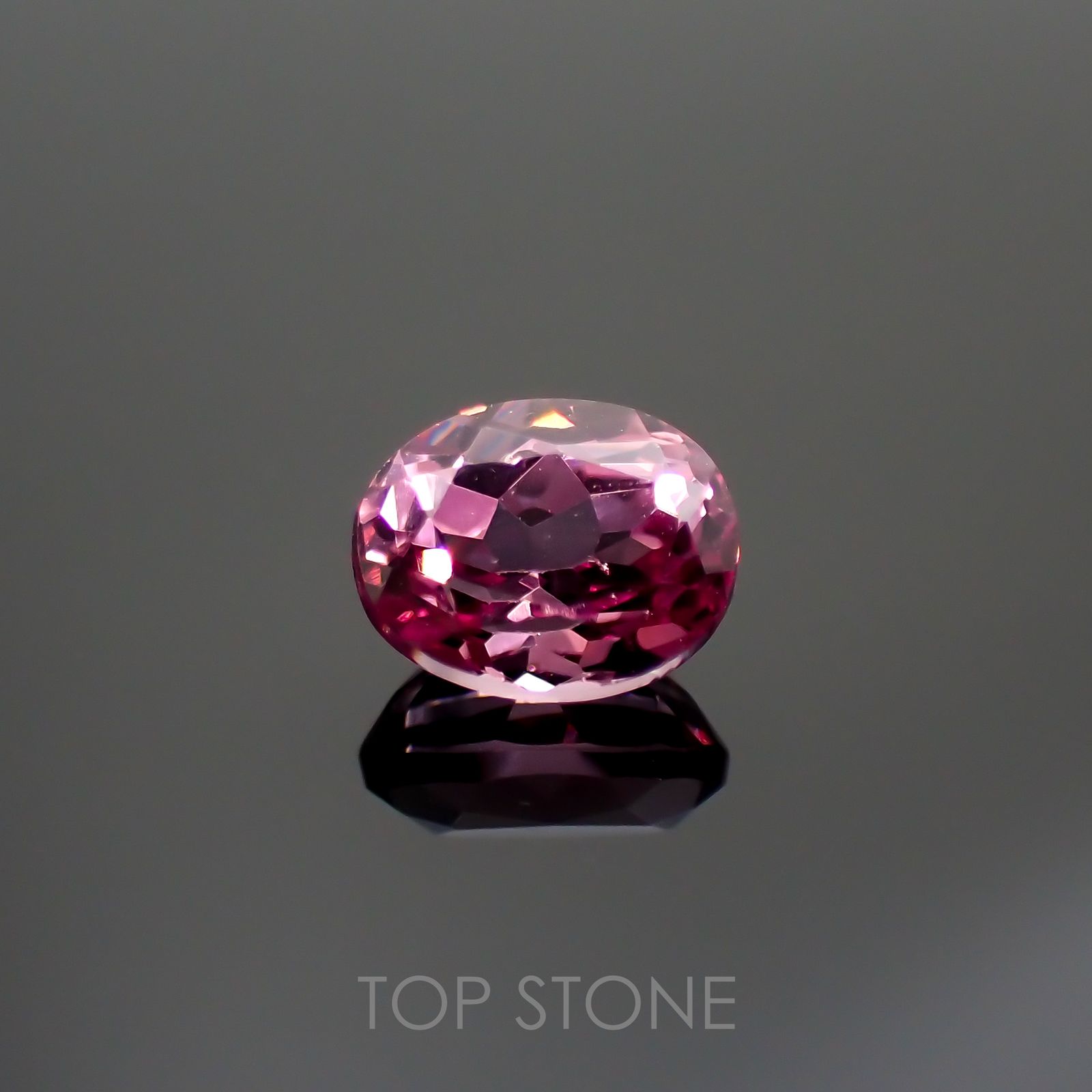 カラーシフトマラヤガーネット(宝石名ガーネット)タンザニア産 1.07ct 識別済[220115004]6.3x5mm前後