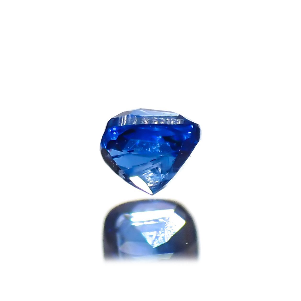 コバルトブルースピネル(宝石名コバルト ブルー・スピネル)ベトナム・ルクイエン産 0.053ct ソ付(彩珠)[221219526]2x1.9mm前後