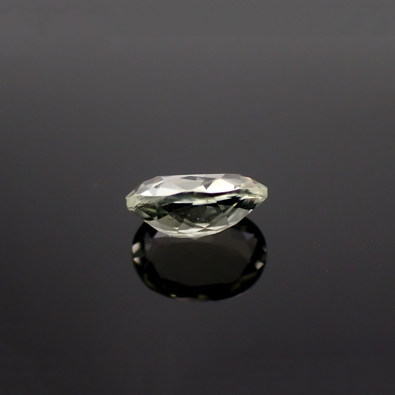 シリマナイト(宝石名シリマナイト)インド産 識別済 1.27ct / 8.1x6.1mm前後 [221018460]