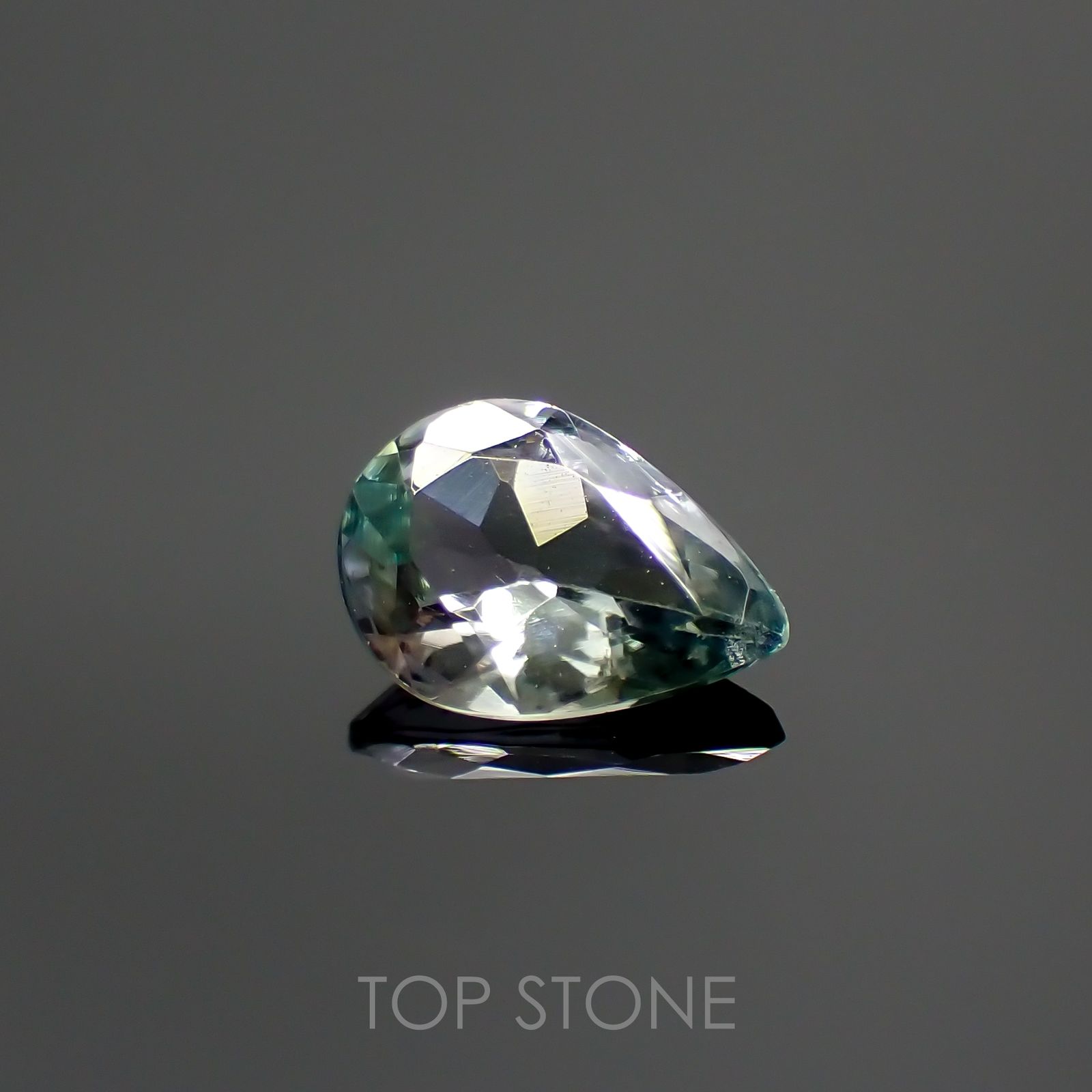 バイカラータンザナイト(宝石名バイカラー・ゾイサイト) タンザニア産 0.63ct 識別済[210812661]7.2×5.1mm前後