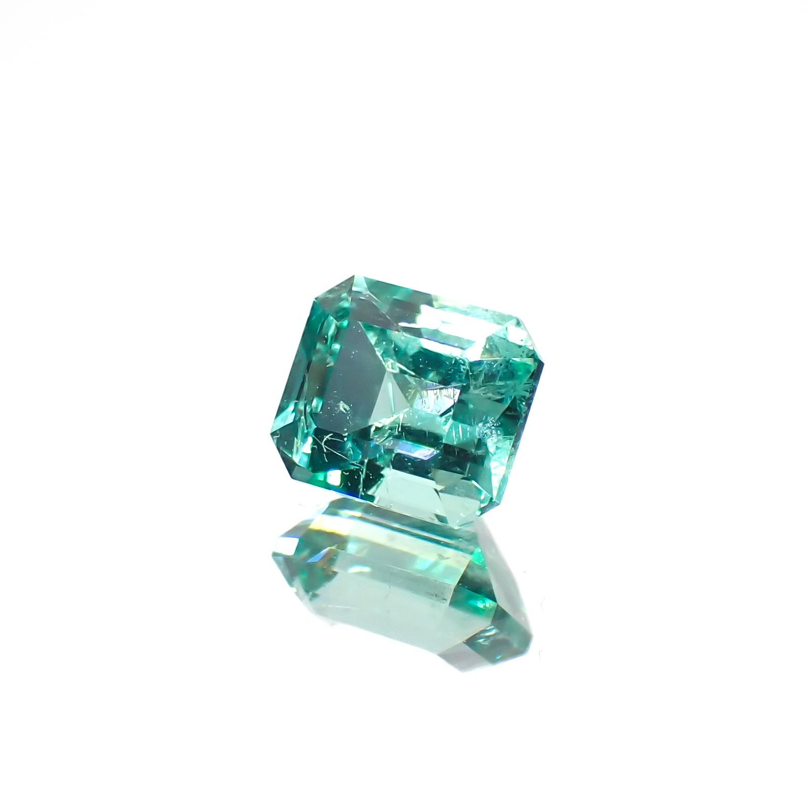 ノンオイル エメラルド ロシア産 0.38ct[230421689]4.4x3.8mm前後