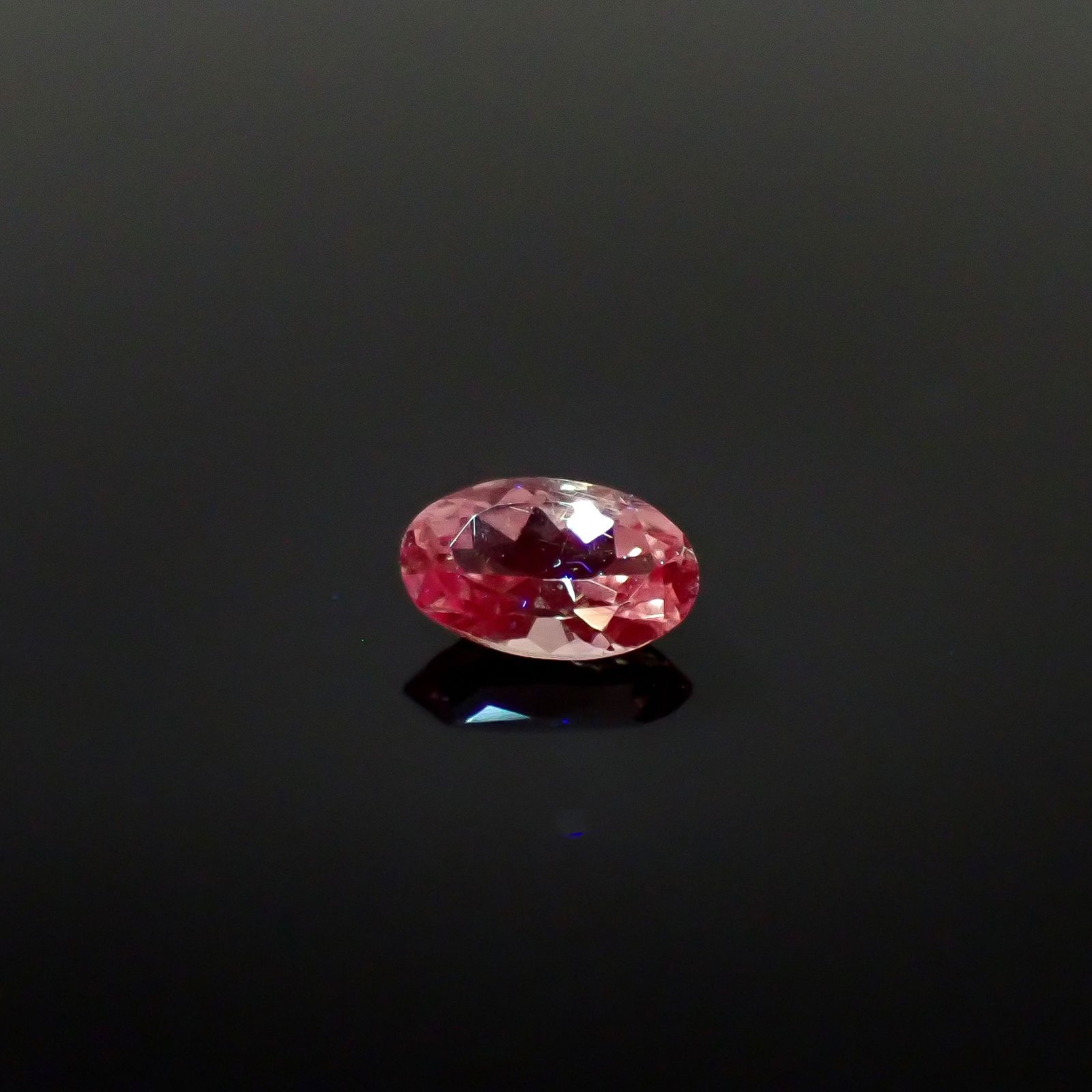 ドラゴンガーネット タンザニア産 0.29ct [250330039]5.1x3.1mm前後