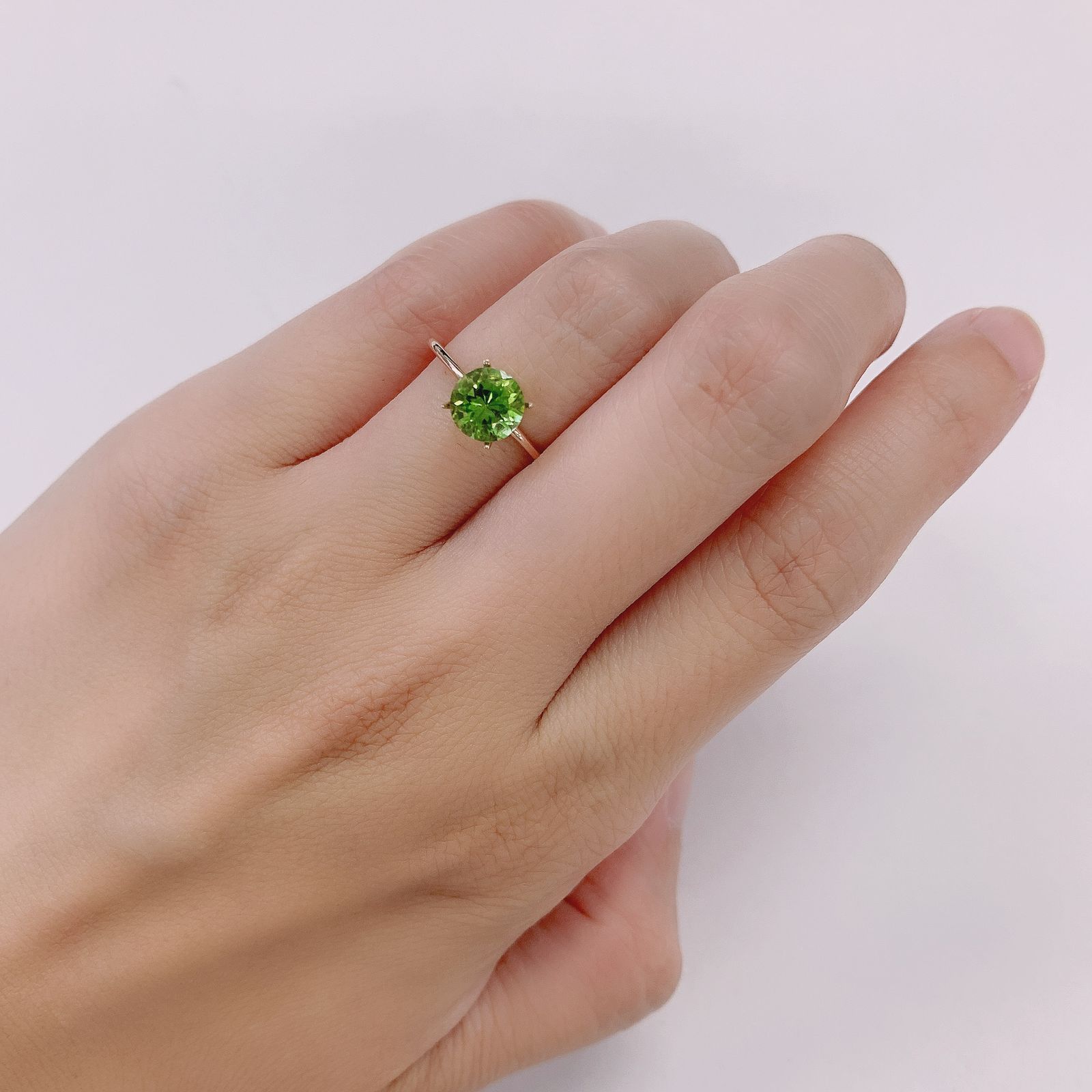 ペリドット(宝石名ペリドット) パキスタン産 1.15ct 識別済[210813072]6.4×6.4mm前後