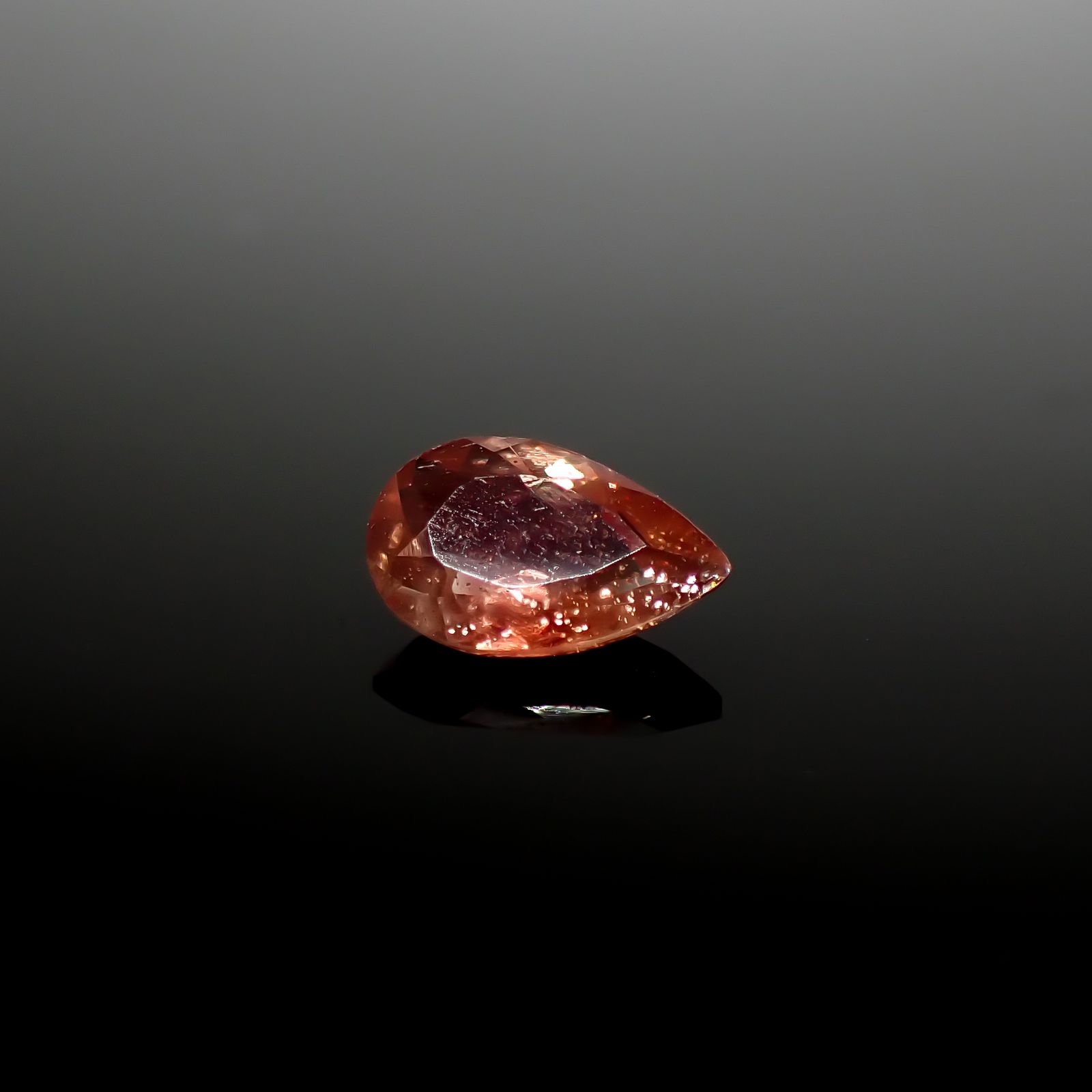 オレゴンサンストーン アメリカ・オレゴン州産 0.68ct[240627876]7.9x5mm前後