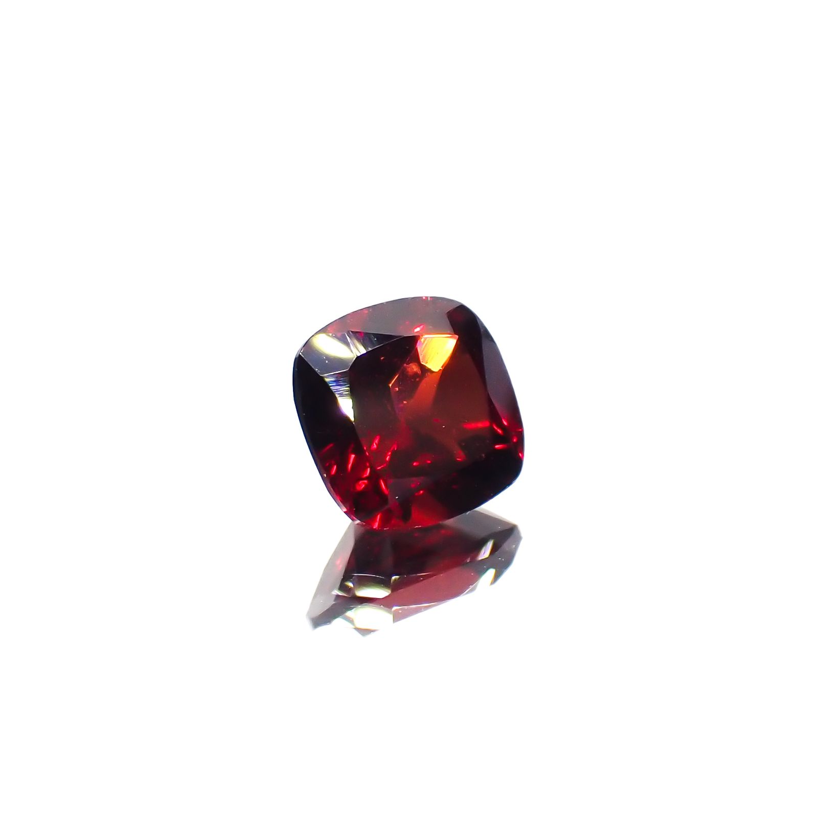 パイラルスパイトガーネット モザンビーク産 1.22ct[231224562]6x6mm前後